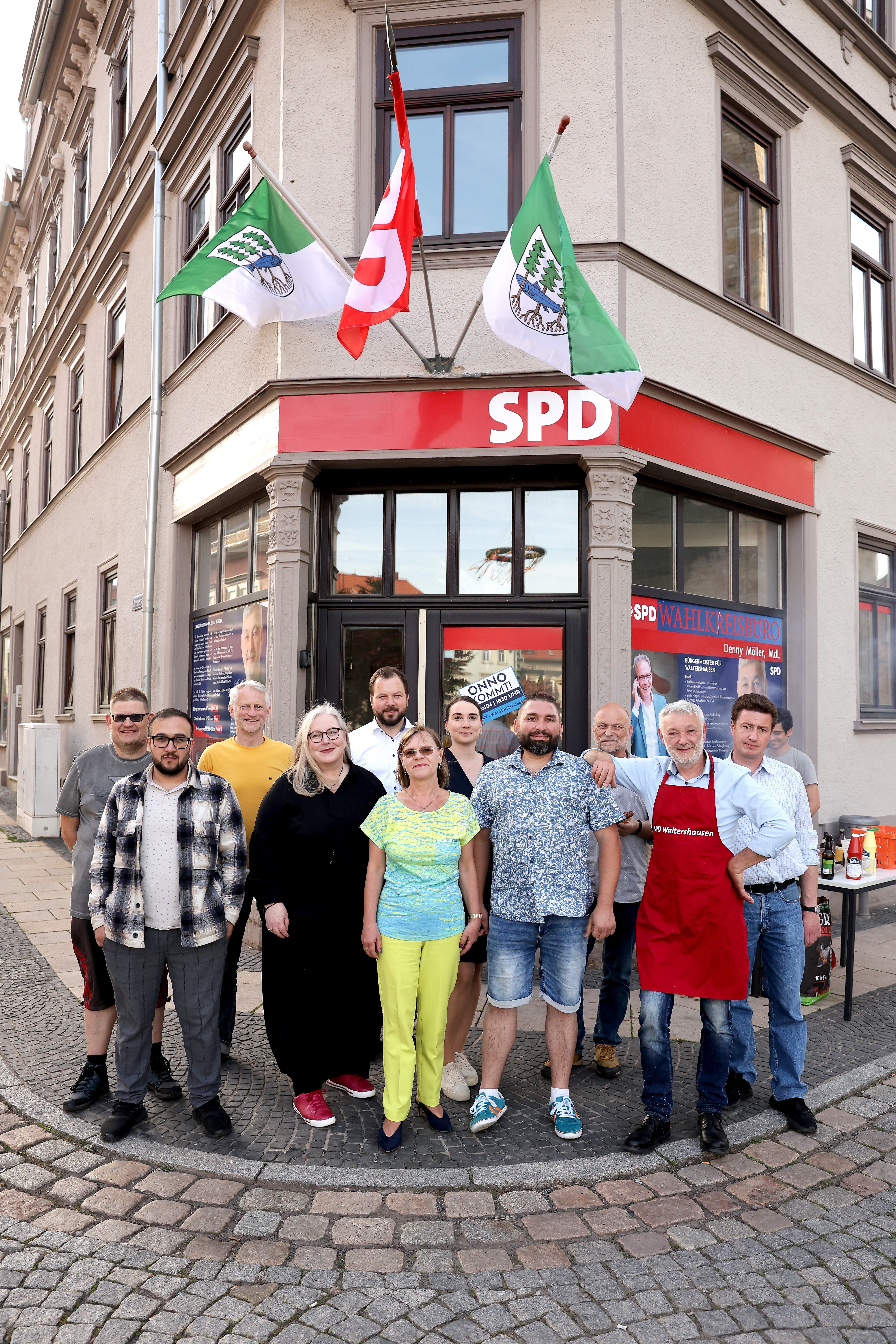 Der SPD-Orstverein Waltershausen in Thüringen: Die Genossinnen und Genossen lassen sich von den Rechtsextremen nicht einschüchtern.