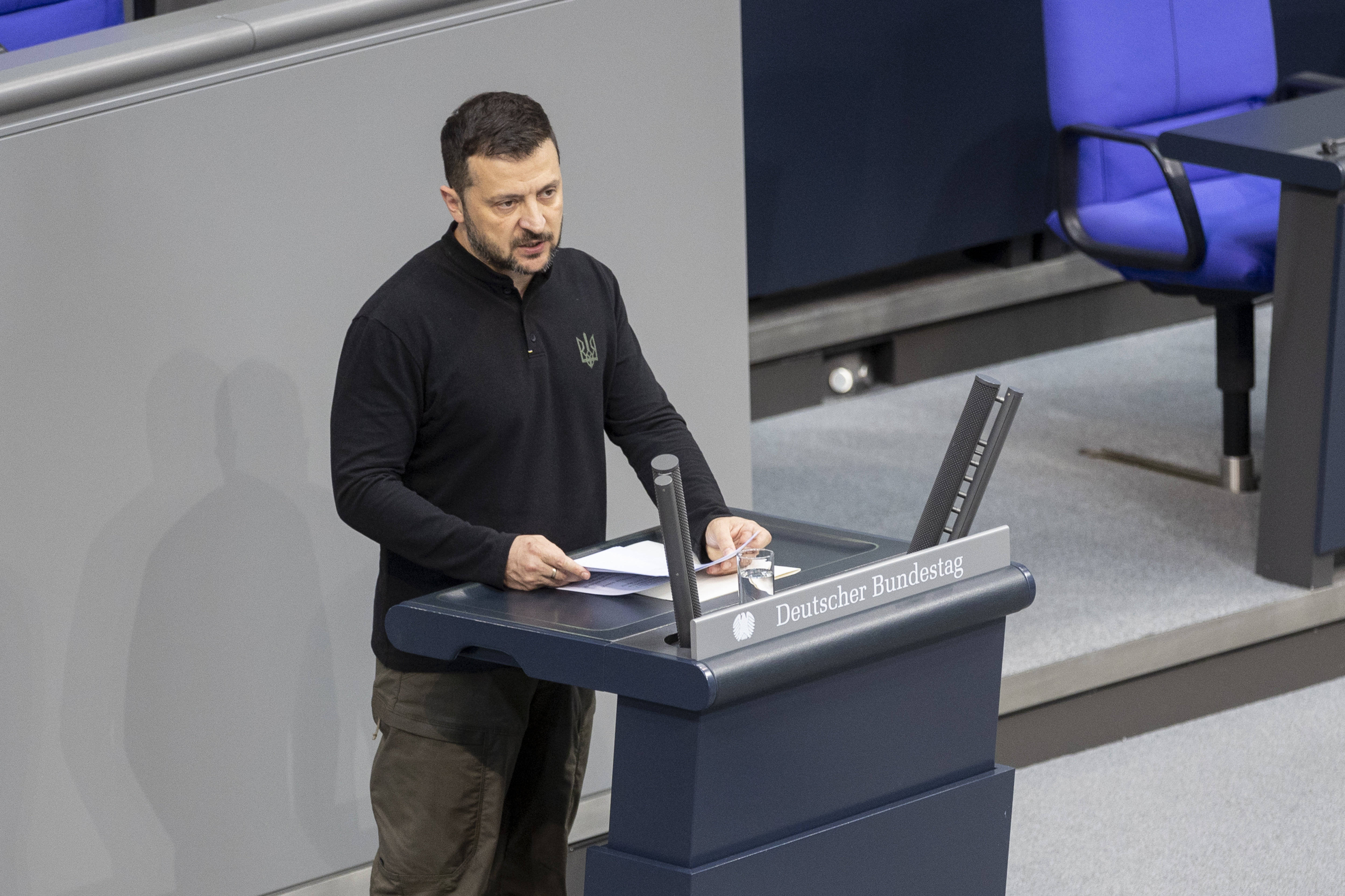 Der ukrainische Präsident Wolodymyr Selenskyj dankt den Deutschen am 11. Juni 2024 im Bundestag für ihre vielfältige und tatkräftige Hilfe: „Das werden wir Ihnen nie vergessen! Wir danken Ihnen!“