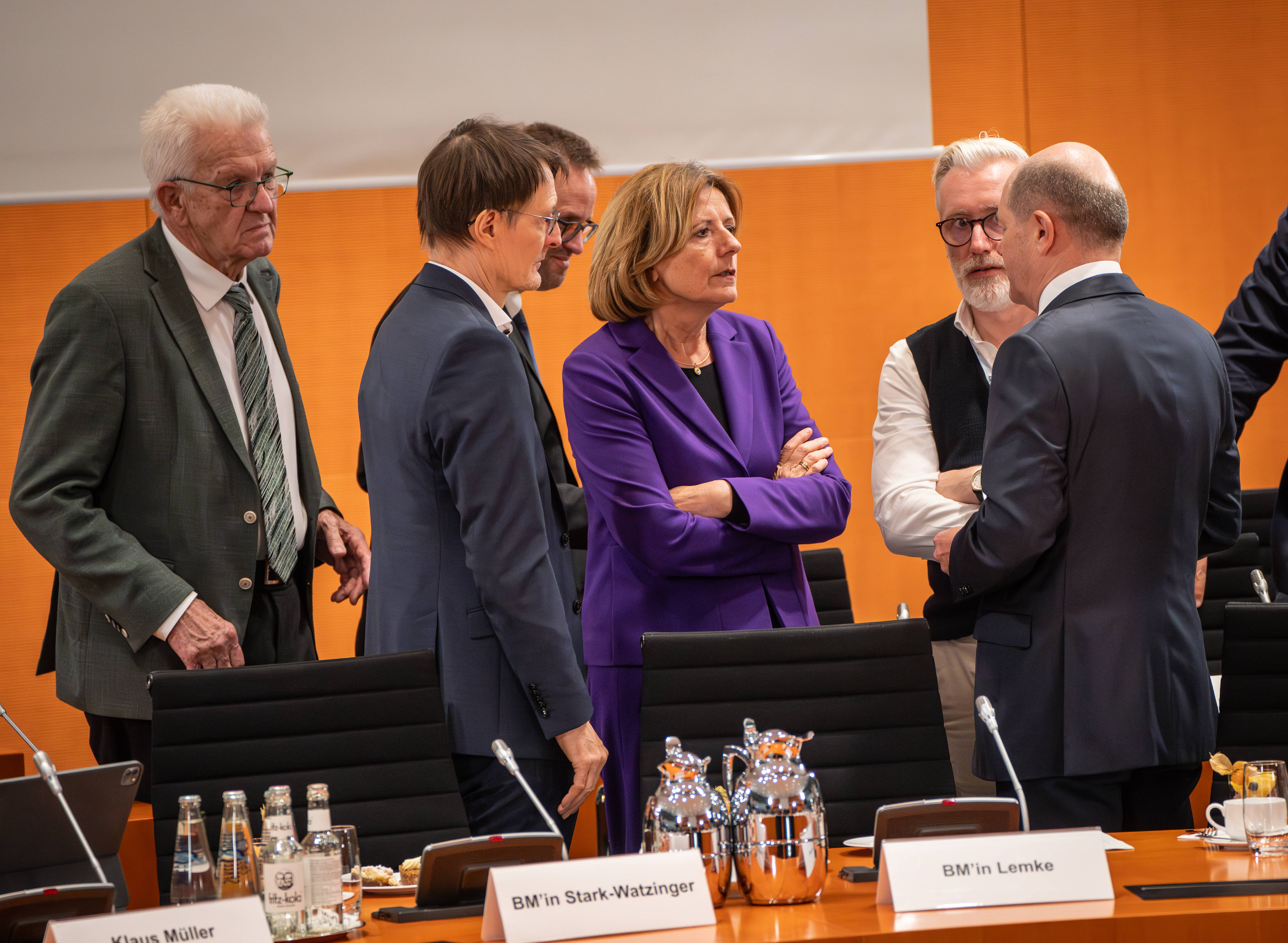 Beratungen im Kanzleramt: Malu Dreyer beim Migrationsgipfel mit Bundeskanzler Olaf Scholz und den Regierungschef*innen der Länder