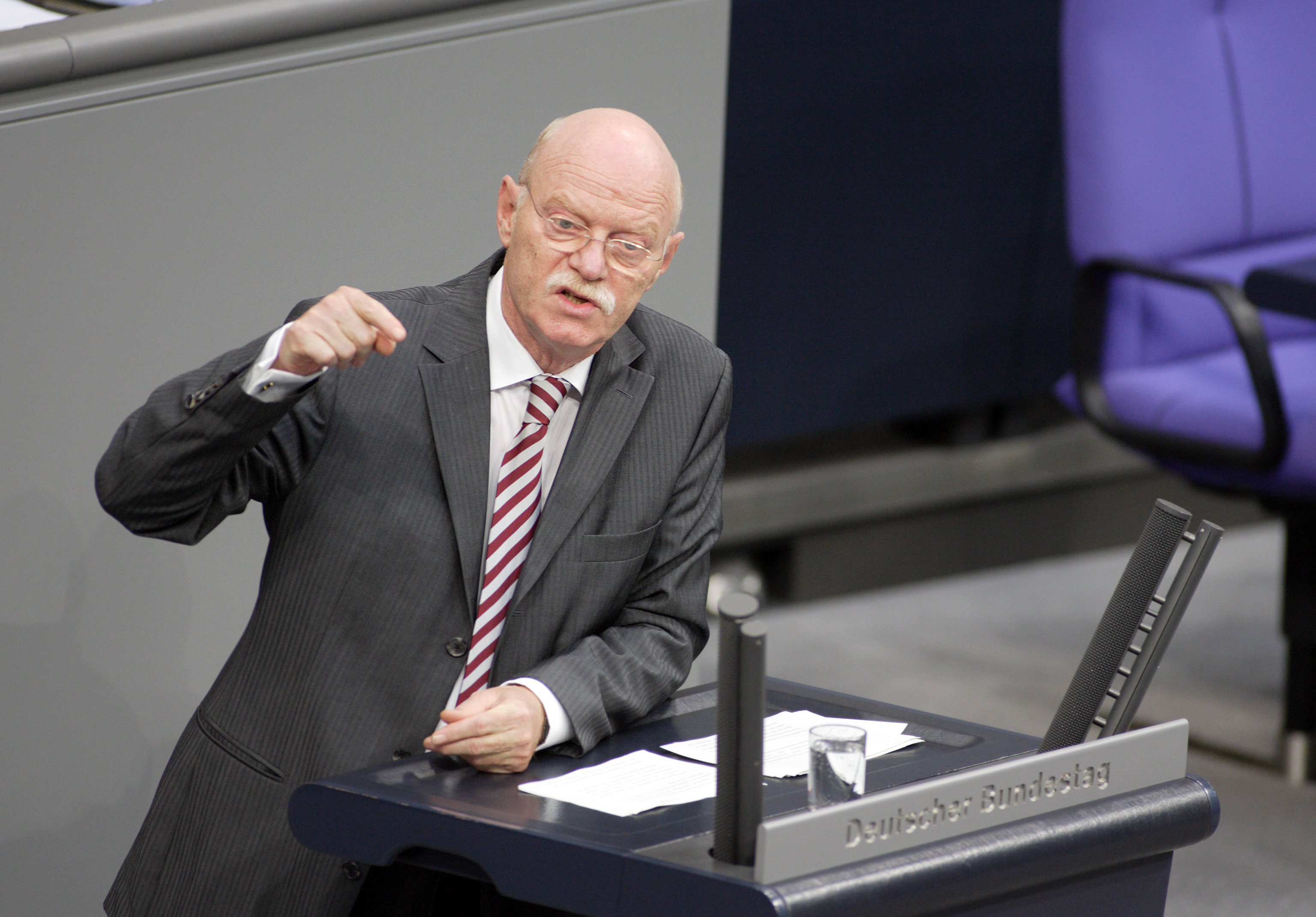 Der frühere SPD-Fraktionsvorsitzende Peter Struck bei einer Rede im Bundestag.