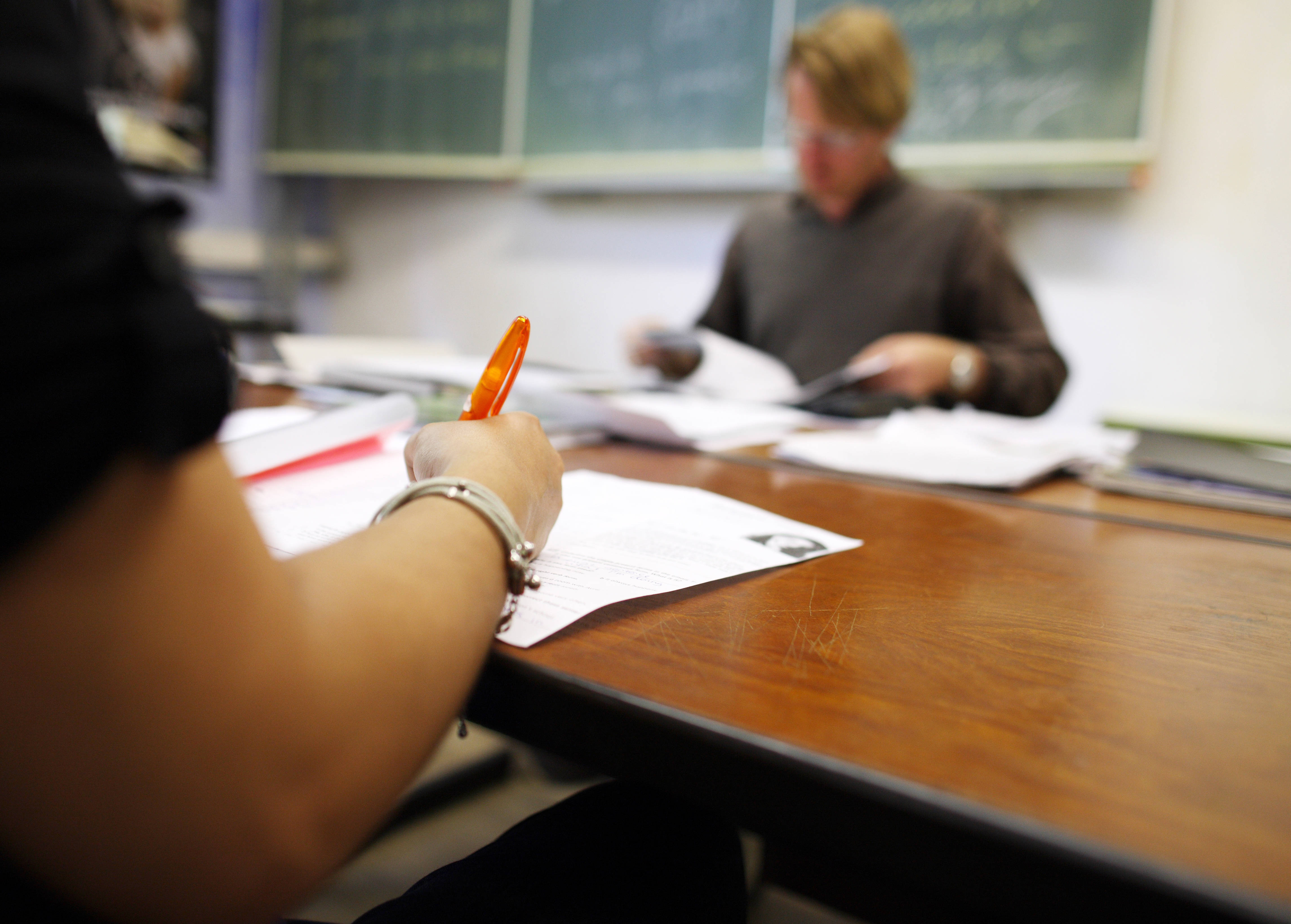 Demokratie als Unterrichtsfach? Die Schulen sollten mehr auf Demokratie-Bildung setzen, empfiehlt eine Kommission der Kultusministerkonferenz.
