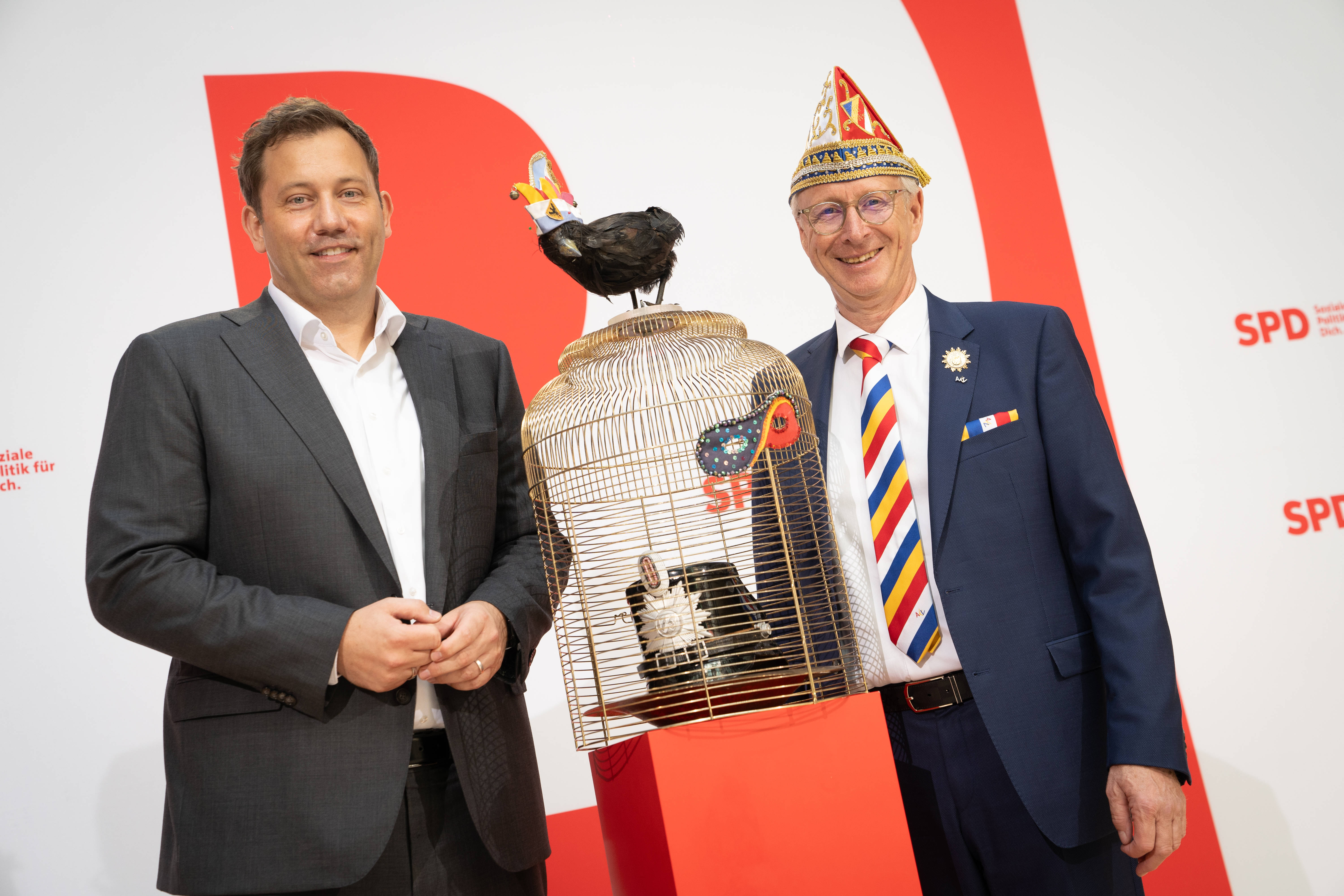 „Die Wahl ist uns sehr leichtgefallen.“ Der designierte Ordensträger Lars Klingbeil (l.) und der Präsident des Aachener Karnevalsvereins Wolfgang Hyrenbach