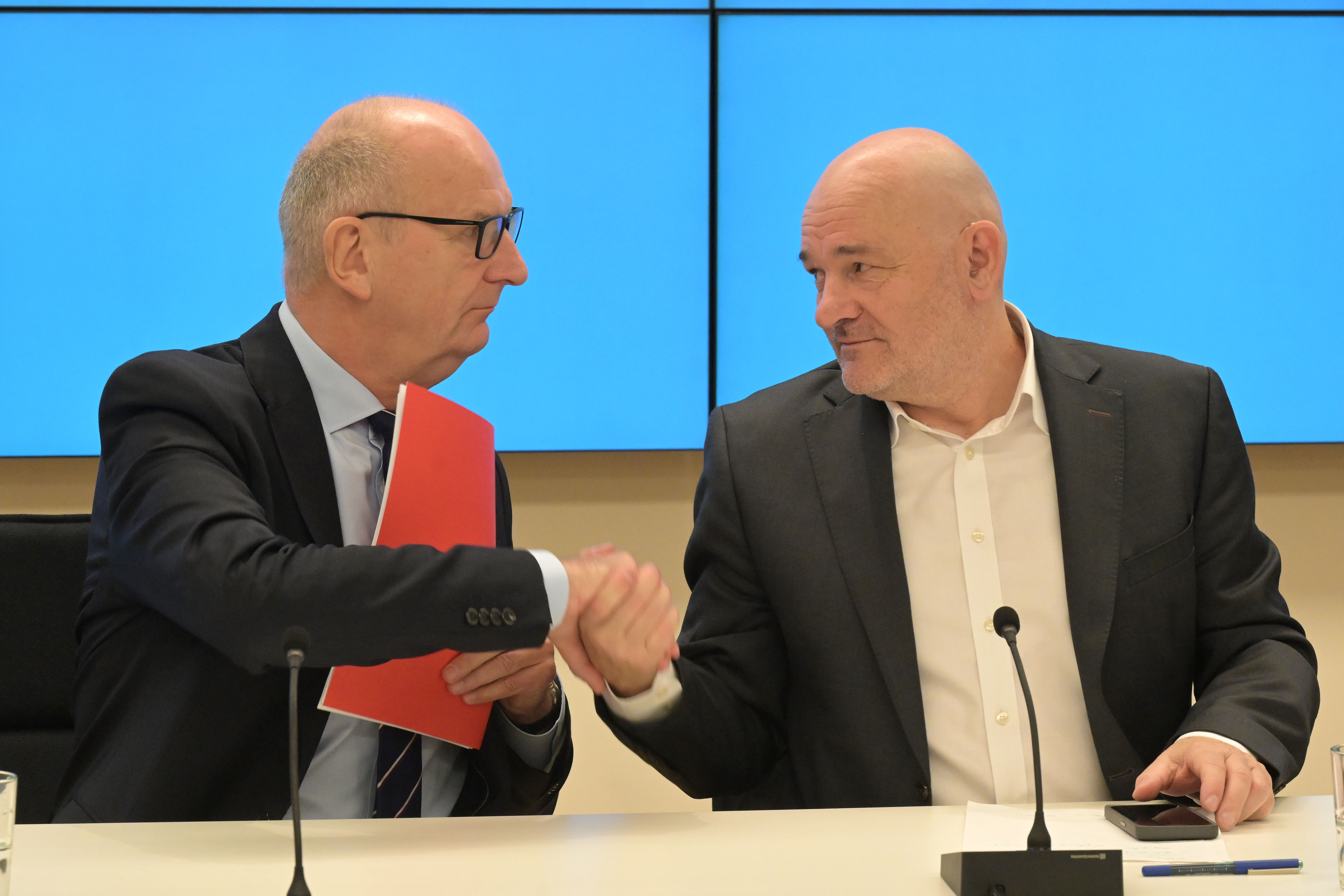 Ministerpräsident Dietmar Woidke (SPD) und BSW-Landeschef Robert Crumbach Ende Oktober bei der Landespressekonferenz 