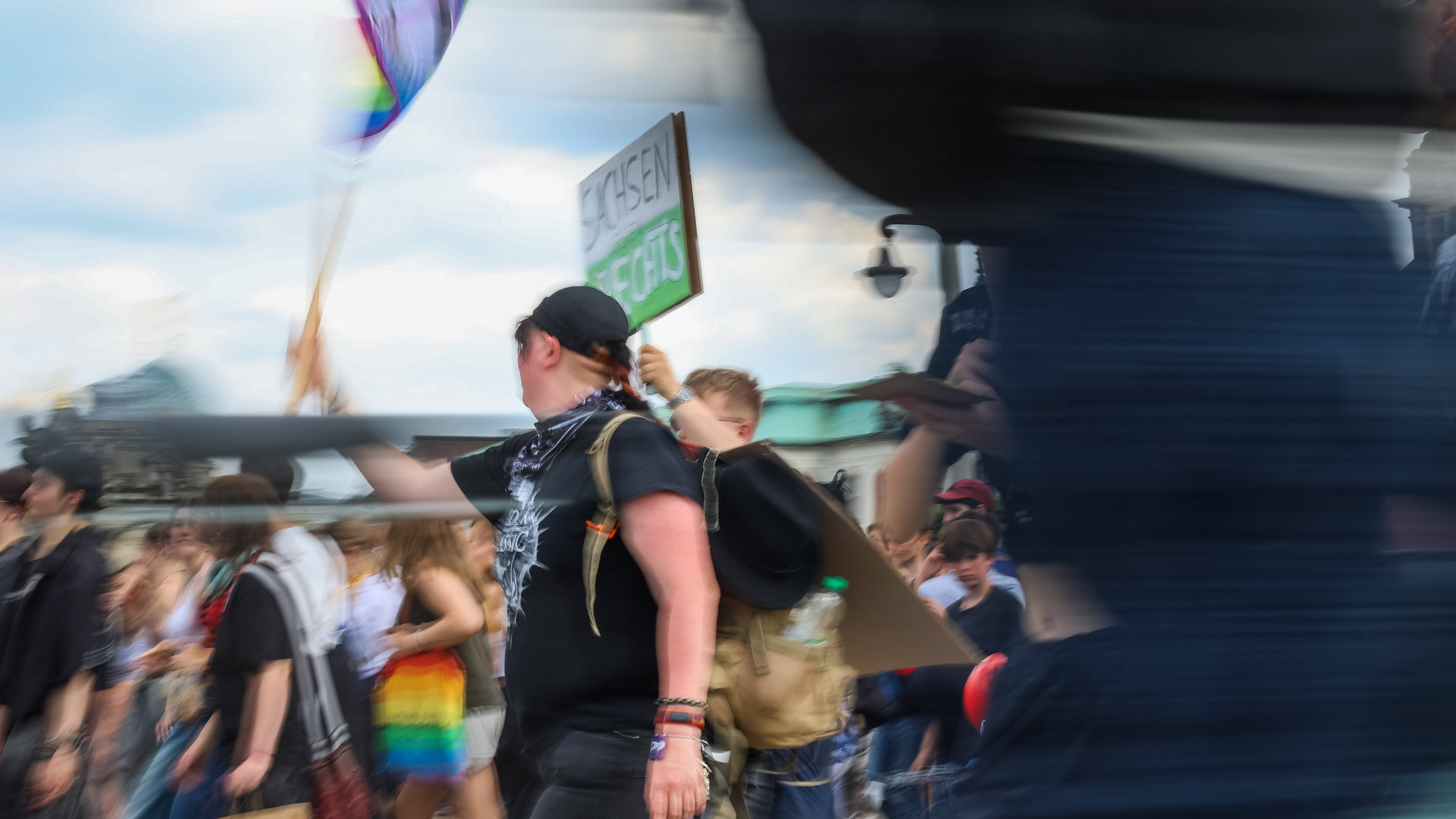 Am Tag vor den Kommunal- und Europawahlen demonstrierten in Dresden mehrere tausend Menschen.