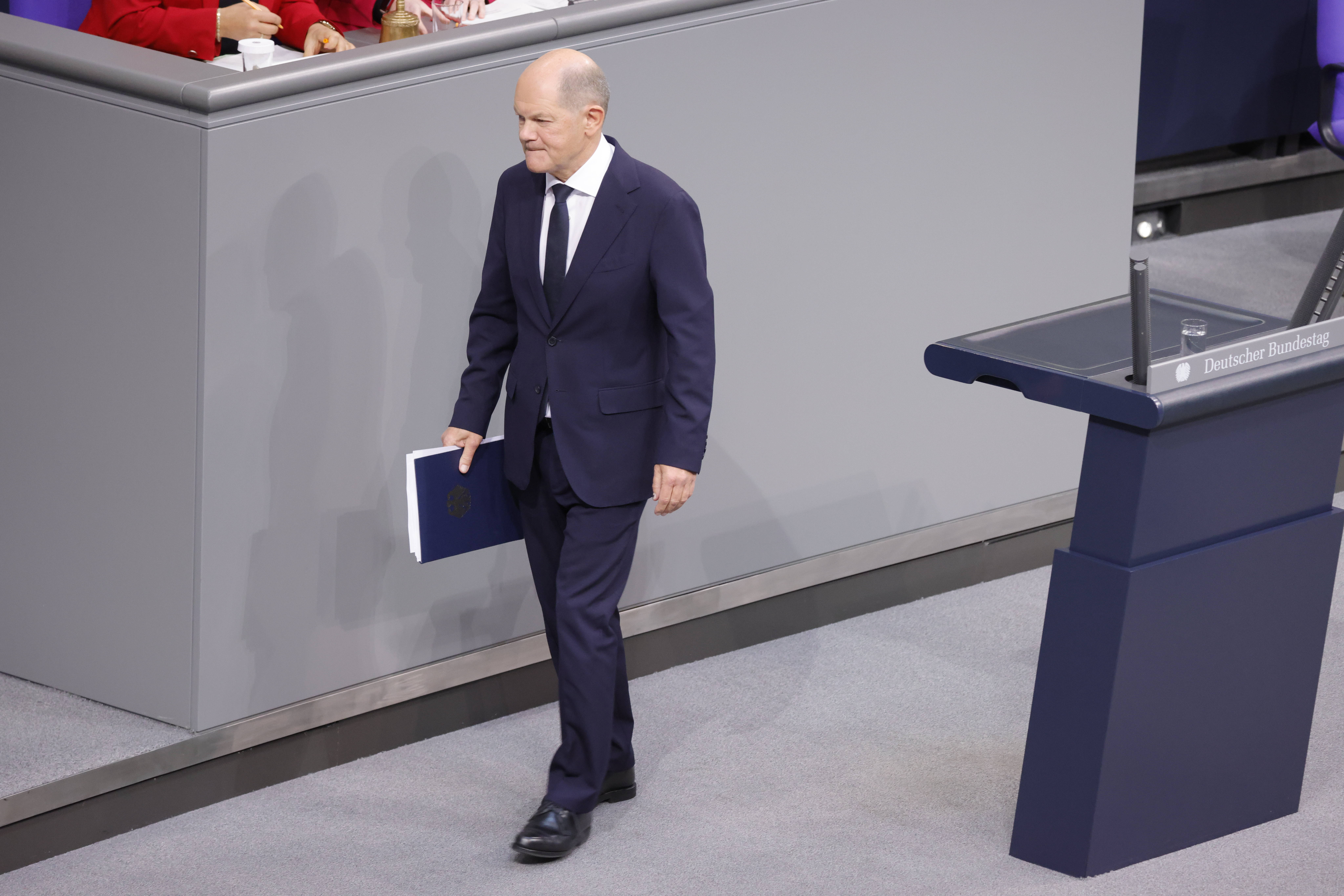 Olaf Scholz im Bundestag: Am 11.12.2024 stellt der Kanzler im Parlament die Vertrauensfrage in Form einer Drucksache an die Bundestagspräsidentin.