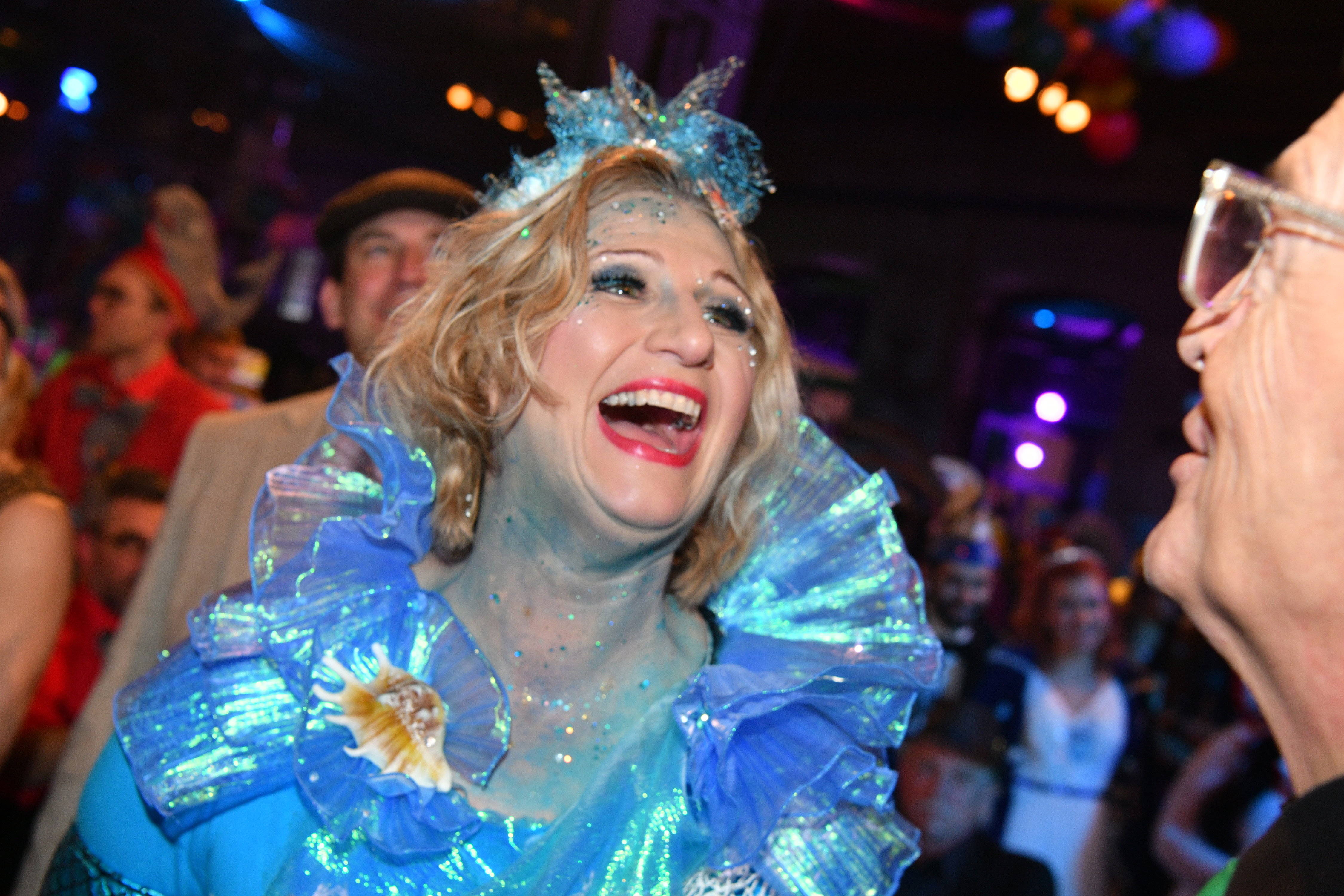 Normalerweise Ministerpräsidentin, im Karneval Meerjungfrau: SPD-Politikerin Anke Rehlinger