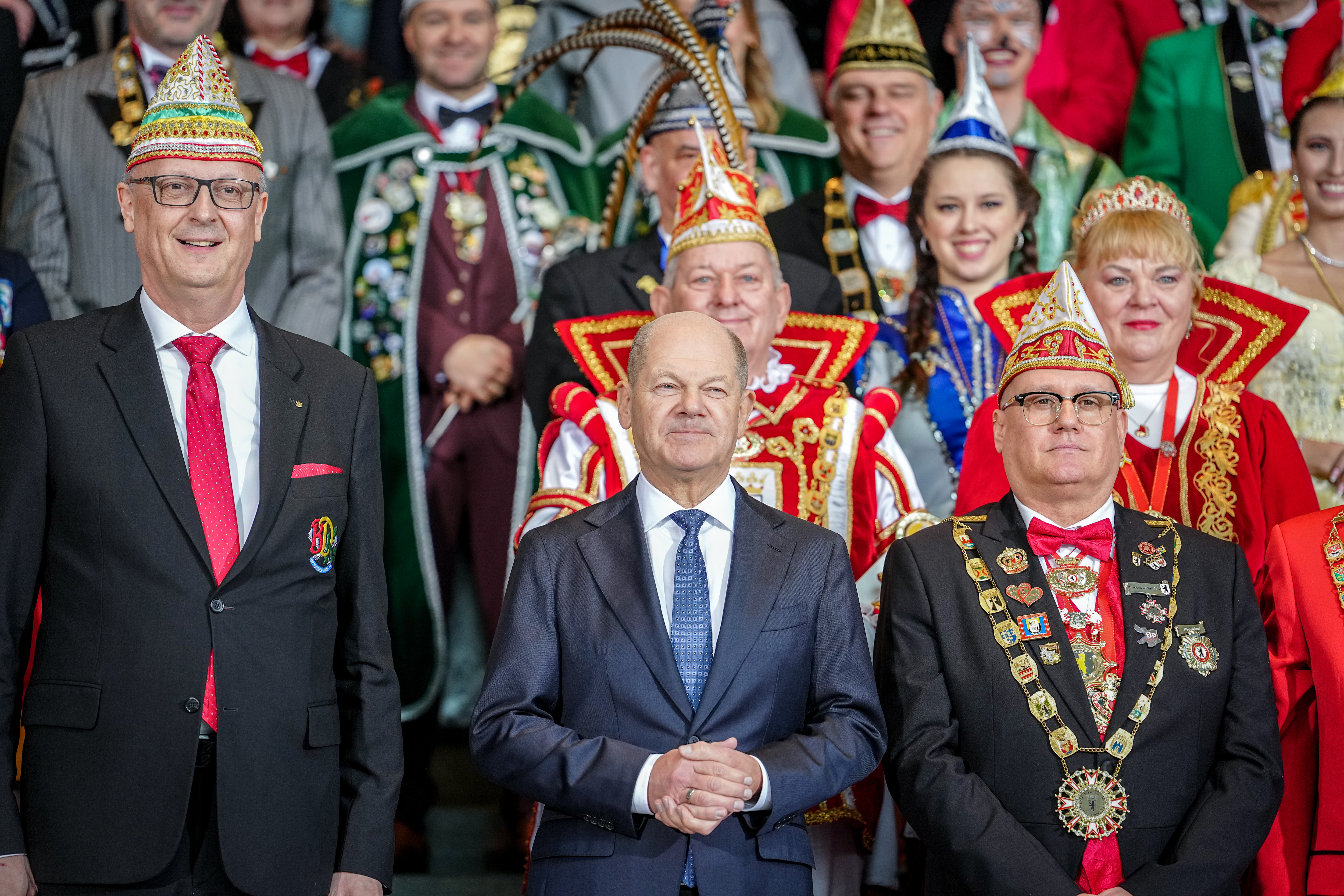 Wenn Olaf Scholz nicht zum Karneval kommt, kommen die Karnevalist*innen eben ins Bundeskanzleramt, so geschehen Anfang Februar.