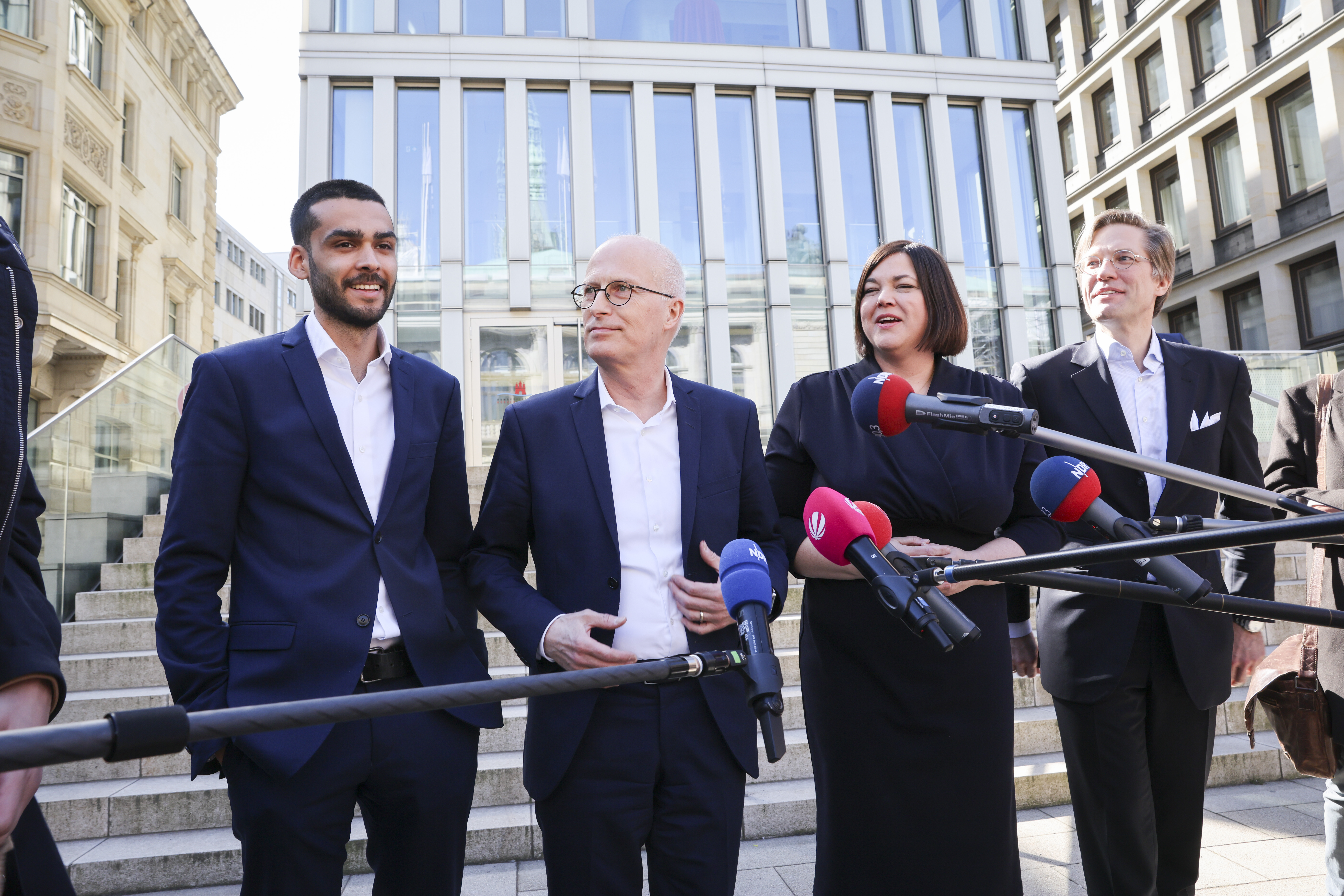 Peter Tschentscher beim Statement in Hamburg