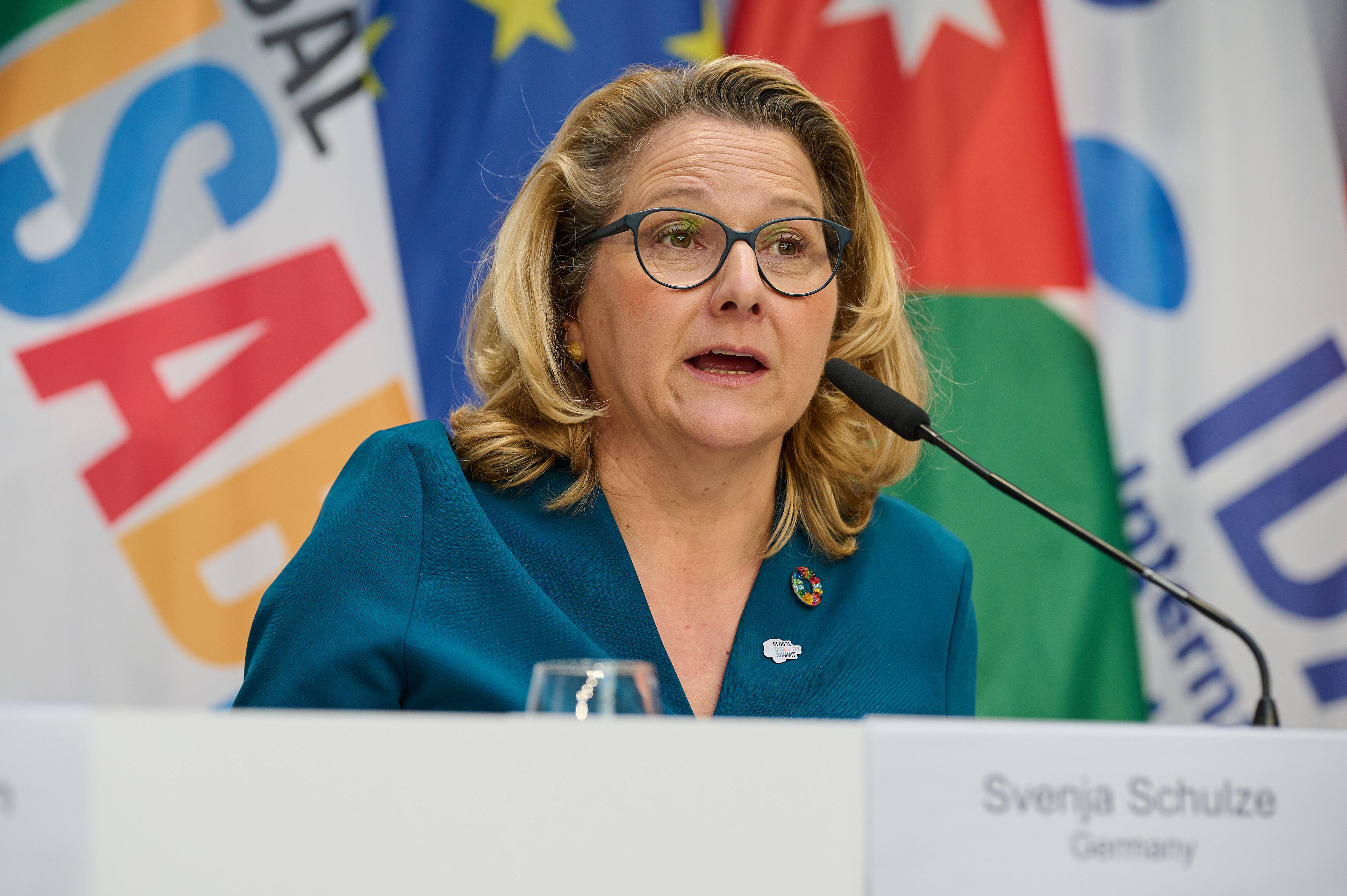 Bundesentwicklungsministerin Svenja Schulze: hier beim Weltgipfel für Menschen mit Behinderungen in Berlin am 2. April 2025