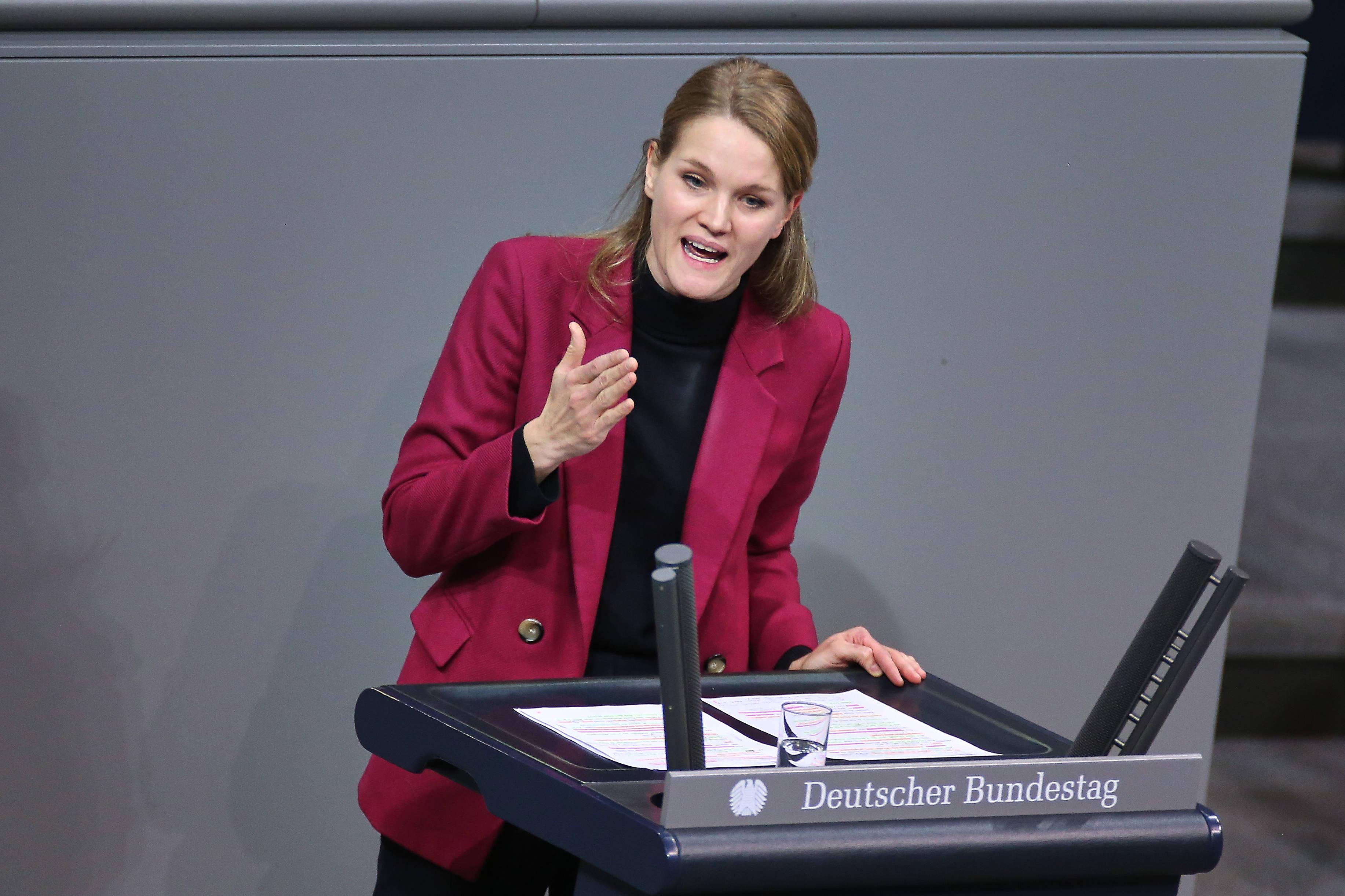 Sonja Eichwede, stellvertretende Vorsitzende der SPD-Bundestagsfraktion: „Die SPD ist präsent und sorgt dafür, dass der Koalitionsvertrag eingehalten wird.“