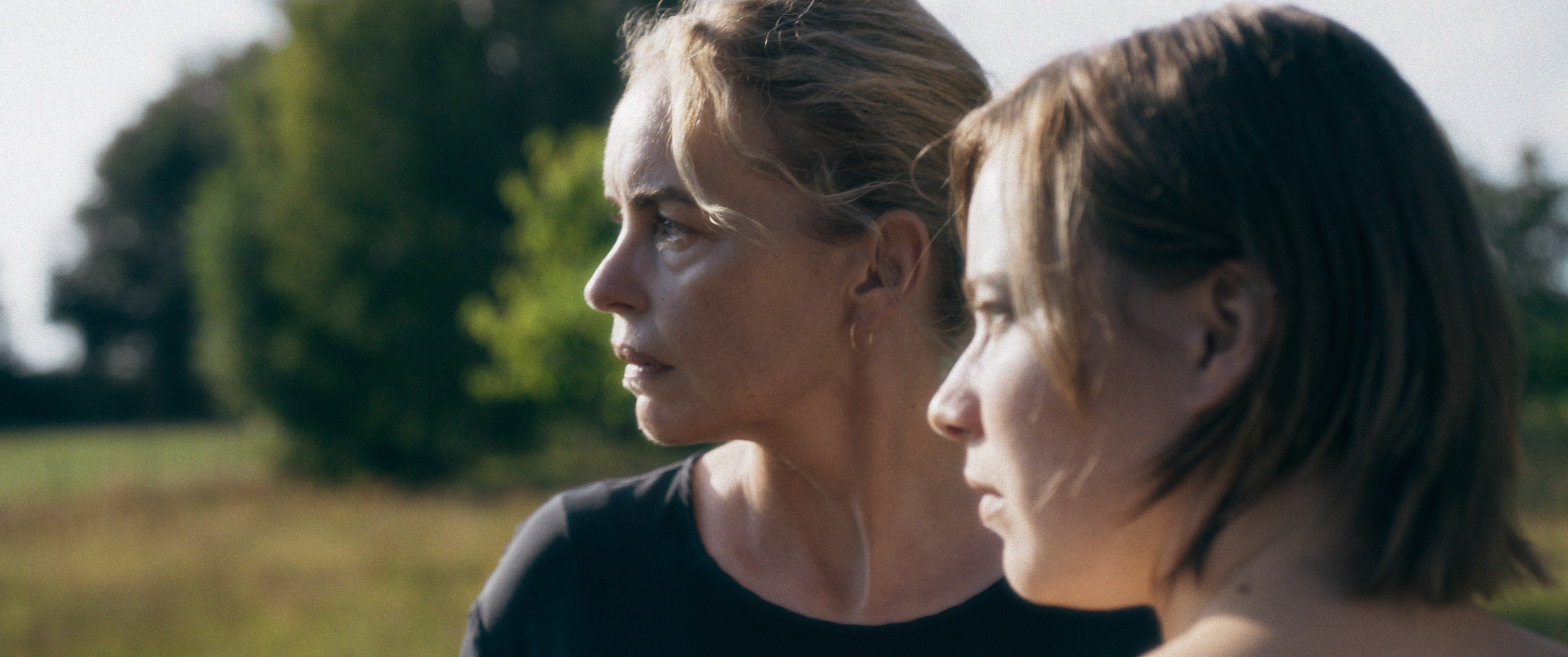 Film "Zikaden". Szene mit Nina Hoss und Saskia Rosendahl