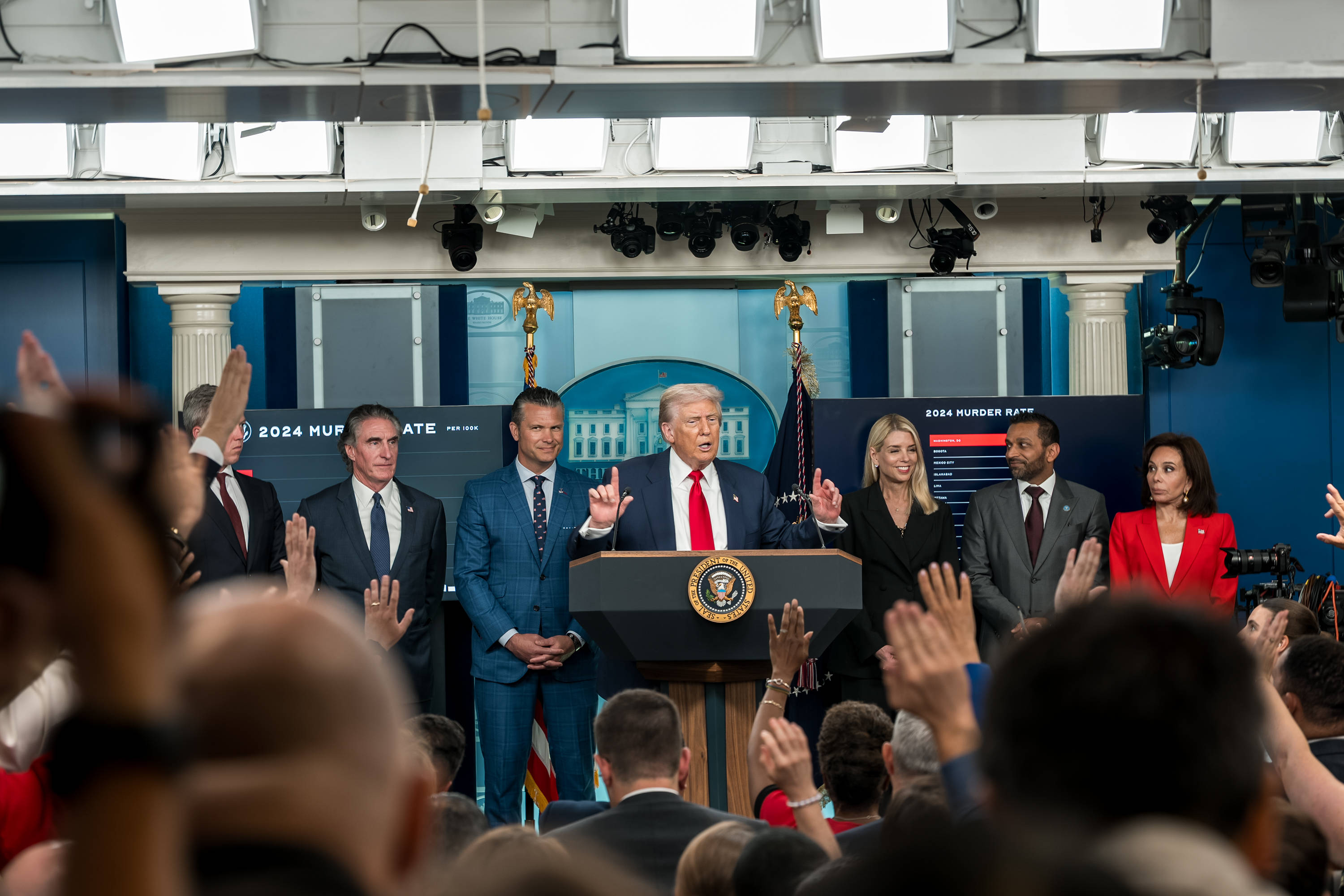 Donald Trump vor Journalisten bei einer Pressekonferenz im Weißen Haus.