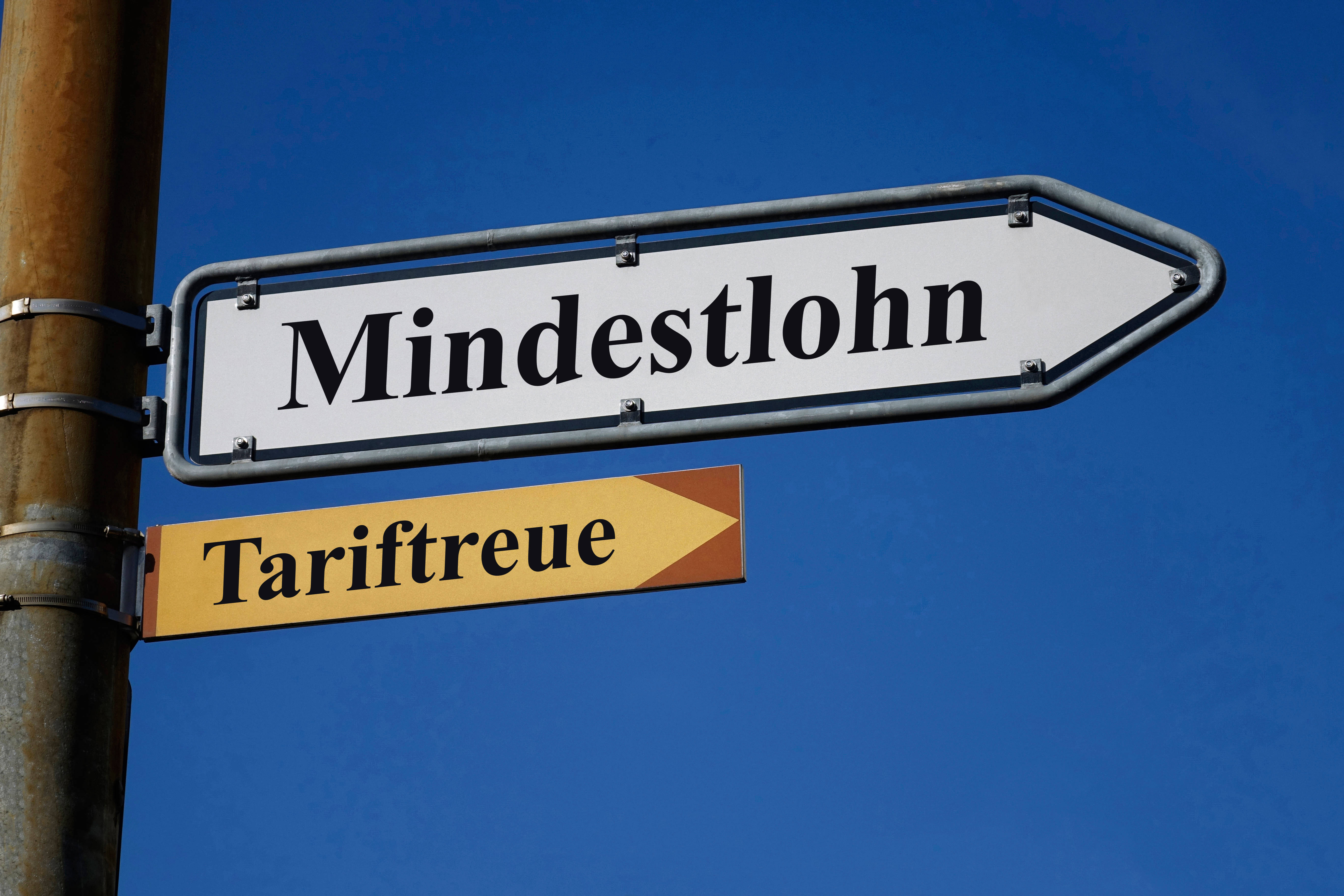 Symbolfoto mit Tariftreue und Mindestlohn