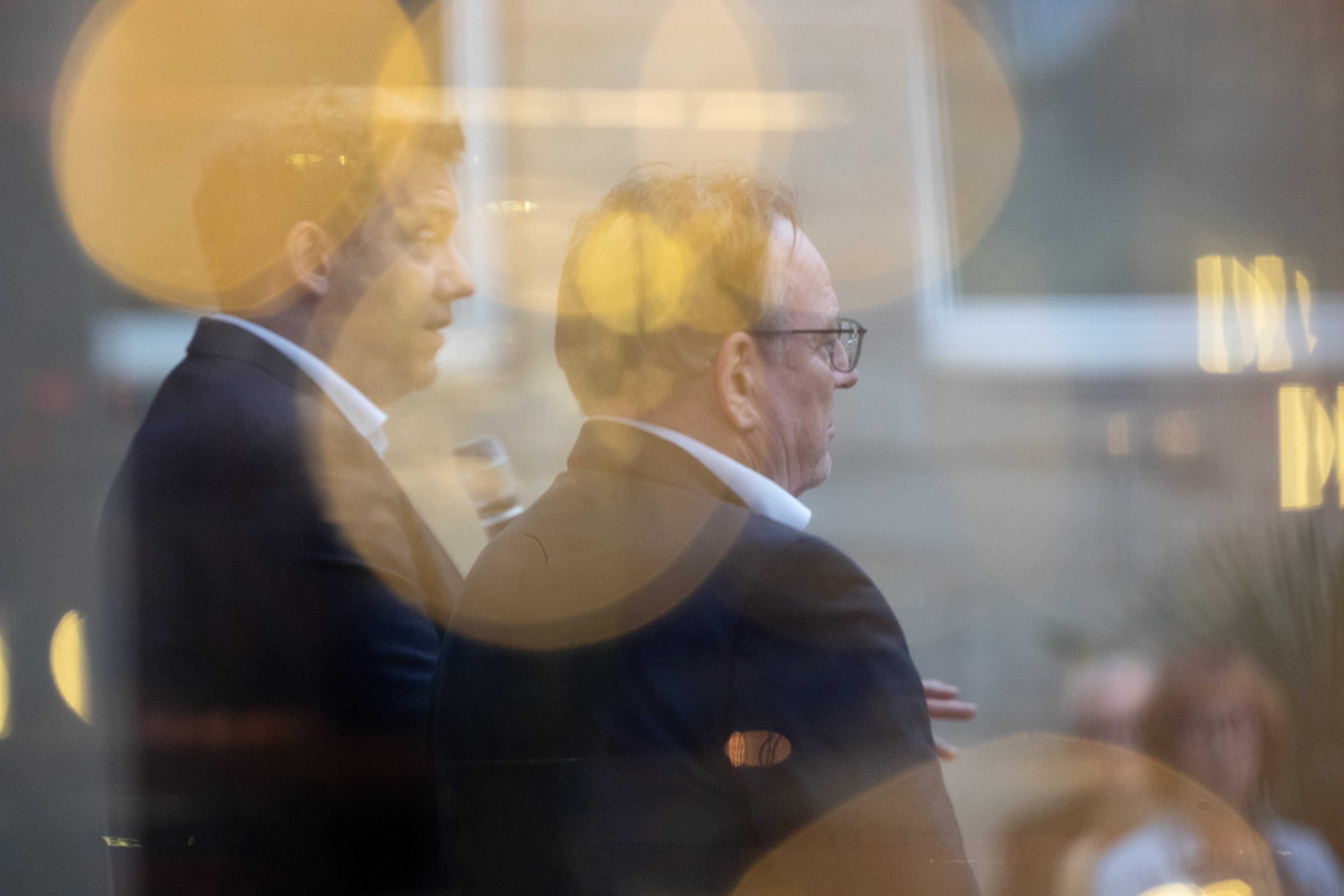 Unterstützung durch und erhoffter Rückenwind für die Bundespartei: Torsten Burmester und SPD-Chef Lars Klingbeil im Wahlkampf