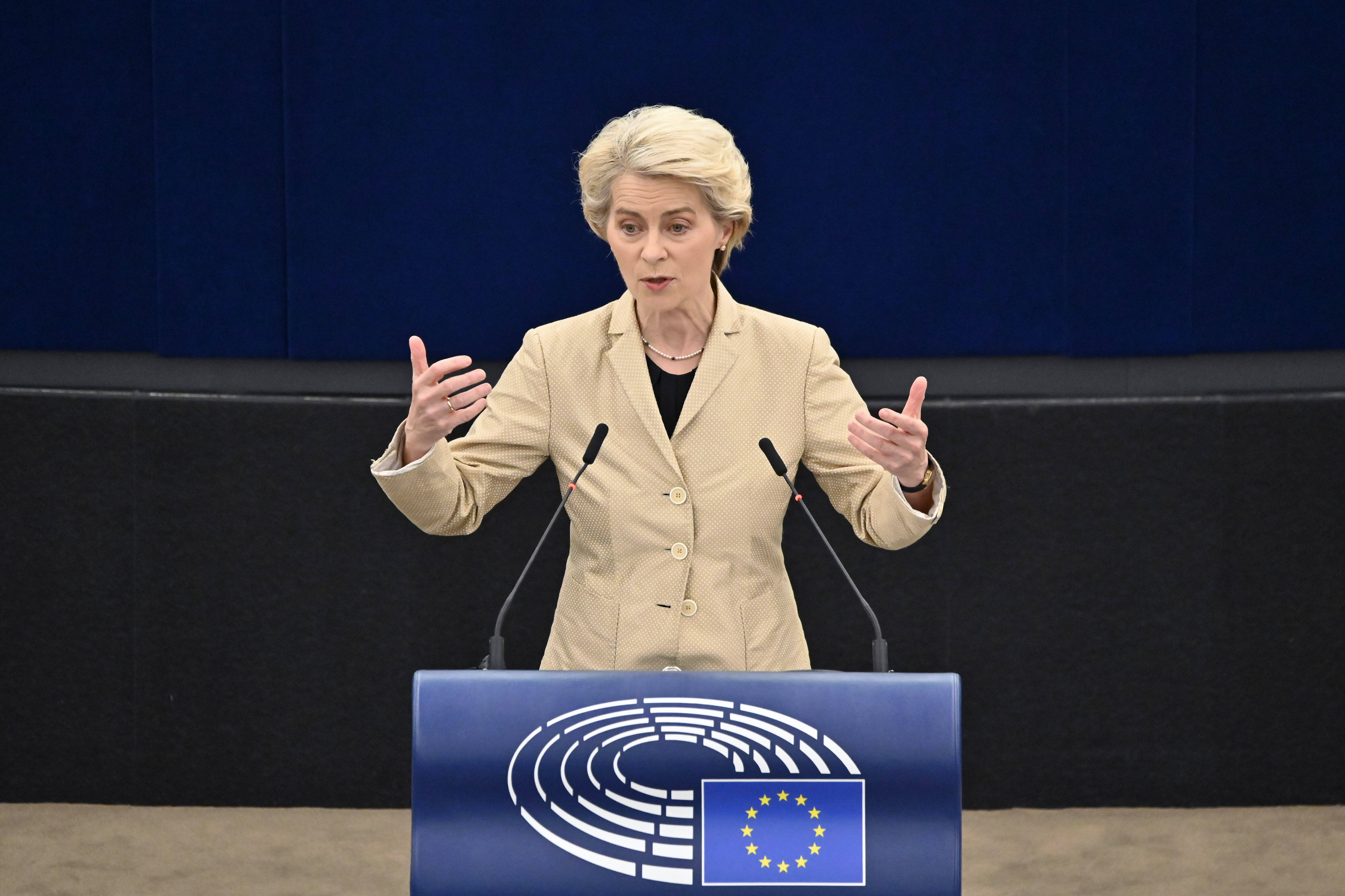 Ursula von der Leyen am Rednerpult im Europarlament