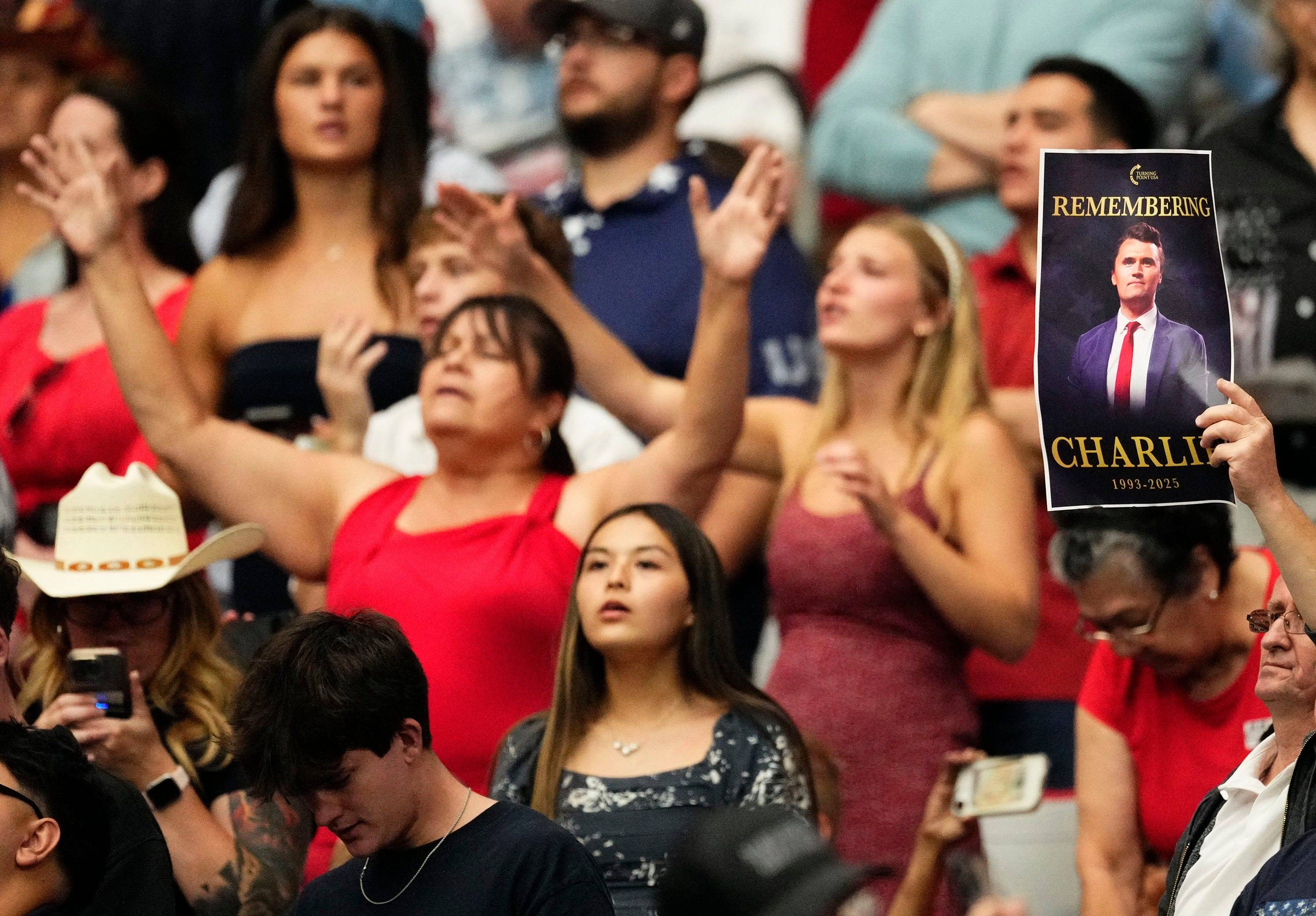 Kurz vor Heiligenverehrung: Trauerfeier für den ermordeten Charlie Kirk in Phoenix