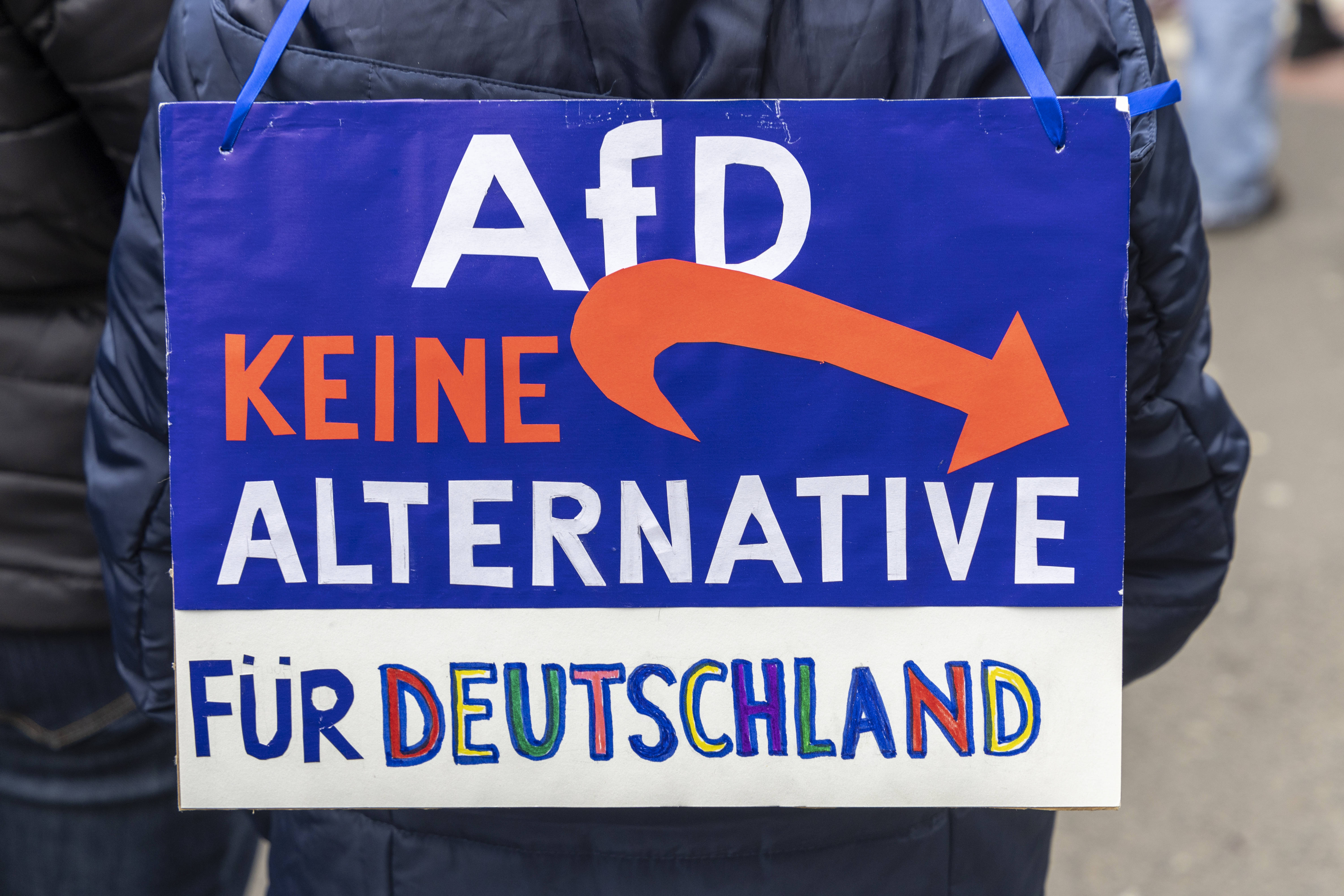 Ein Plakat auf dem steht: "AfD - keine Alternative für Deutschland".