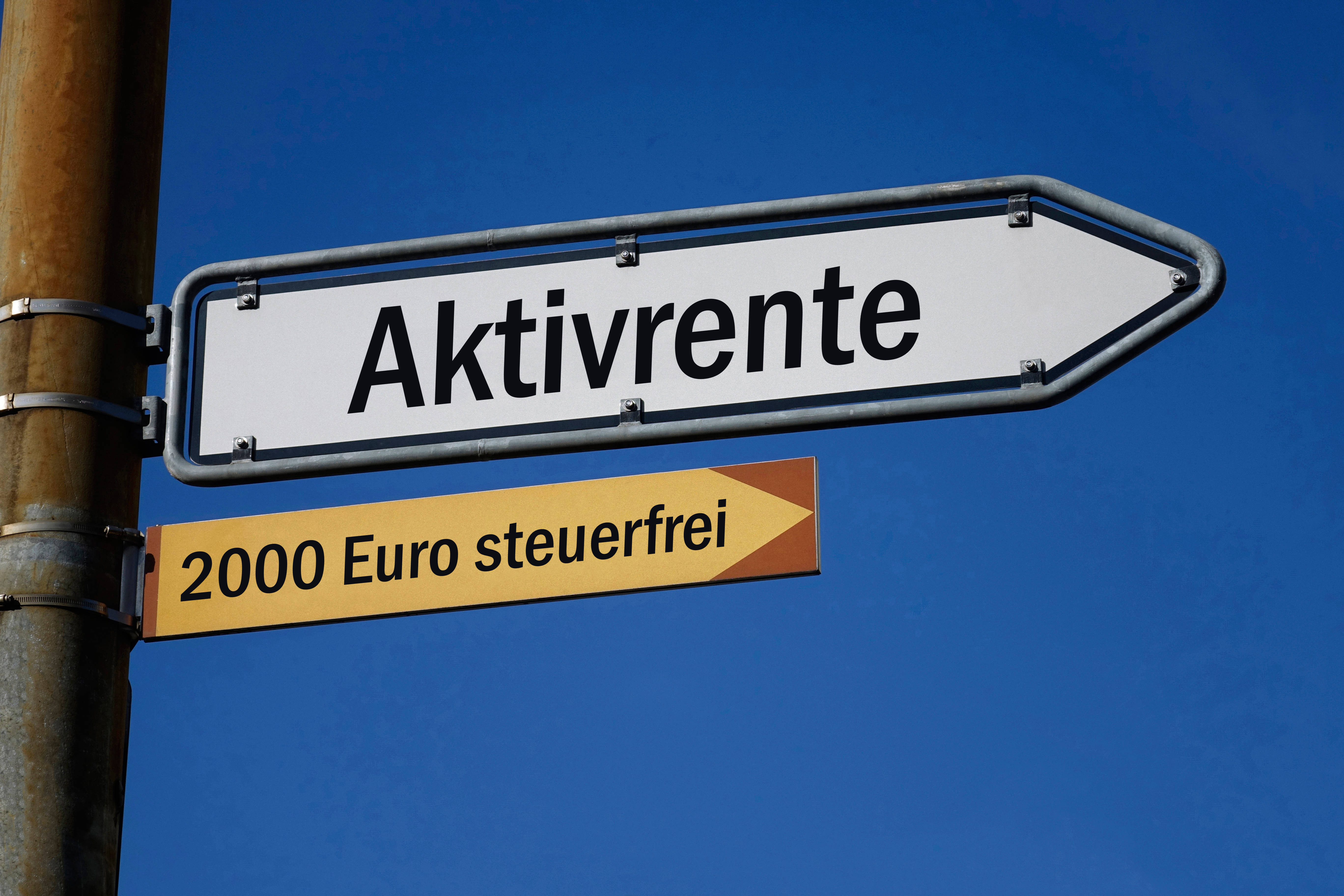 Wegweiser mit der Aufschrift Aktivrente