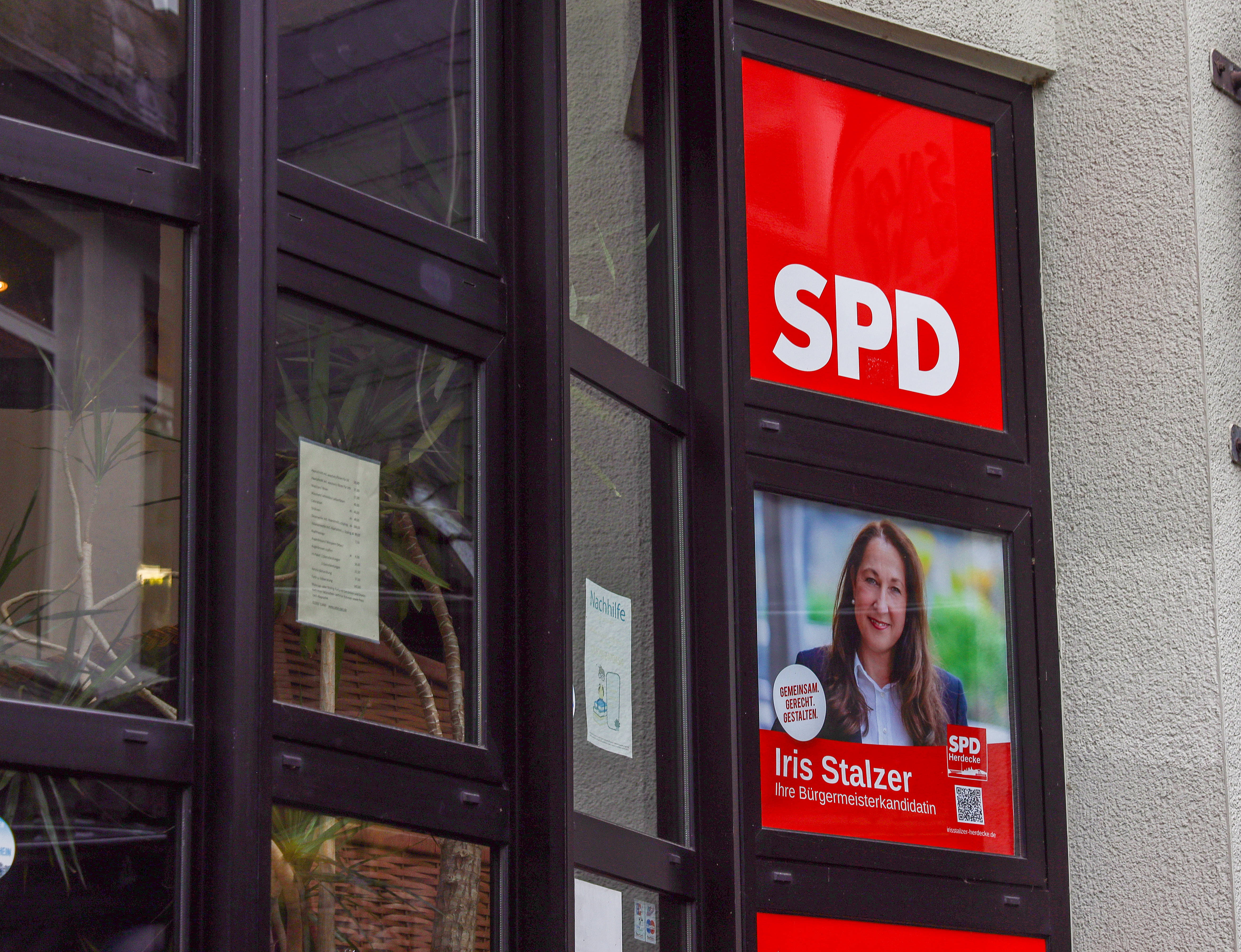 Wahlplakat von Iris Stalzer in Herdecke