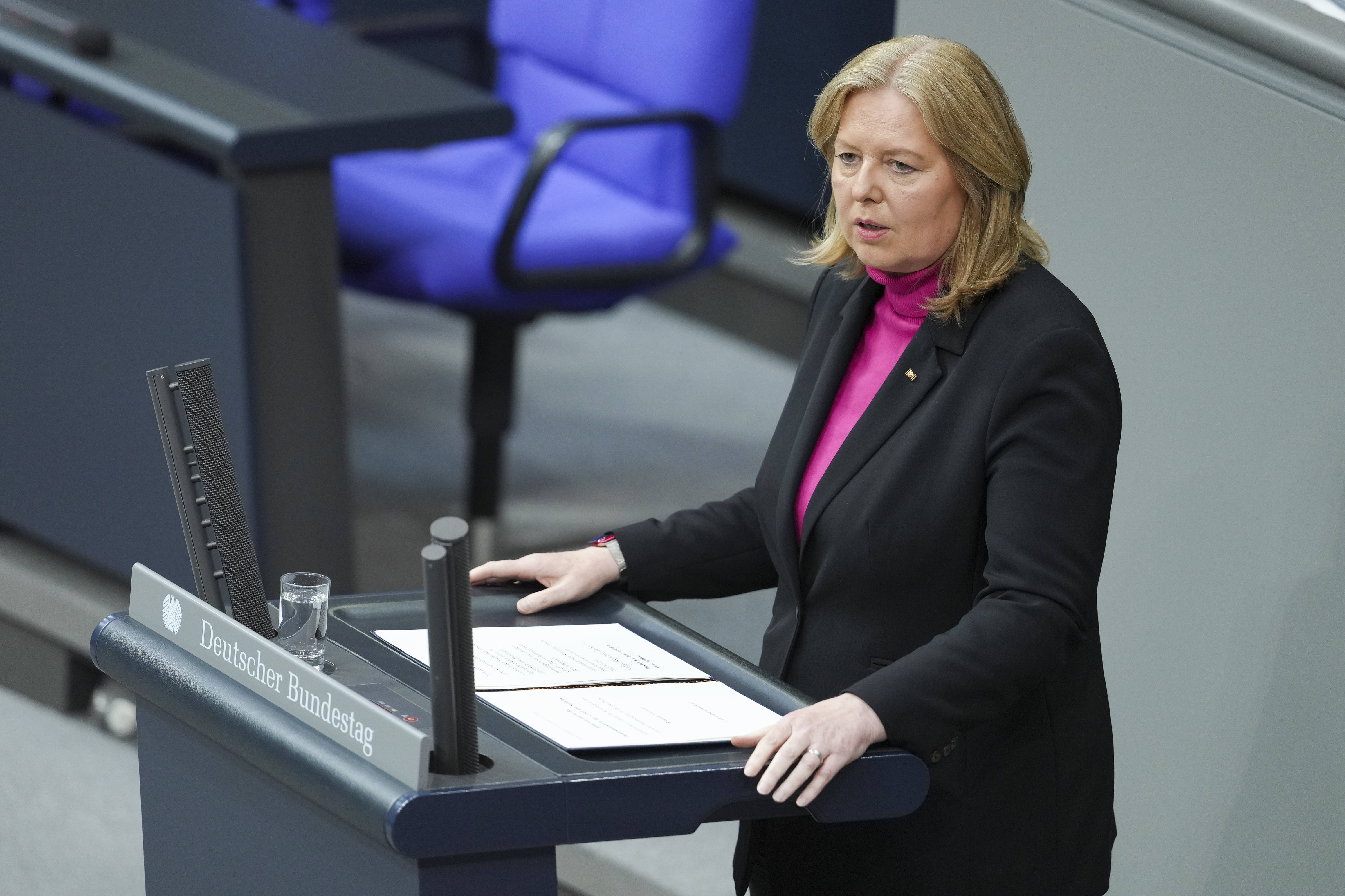 Bundesarbeitsministerin Bärbel Bas im Bundestag