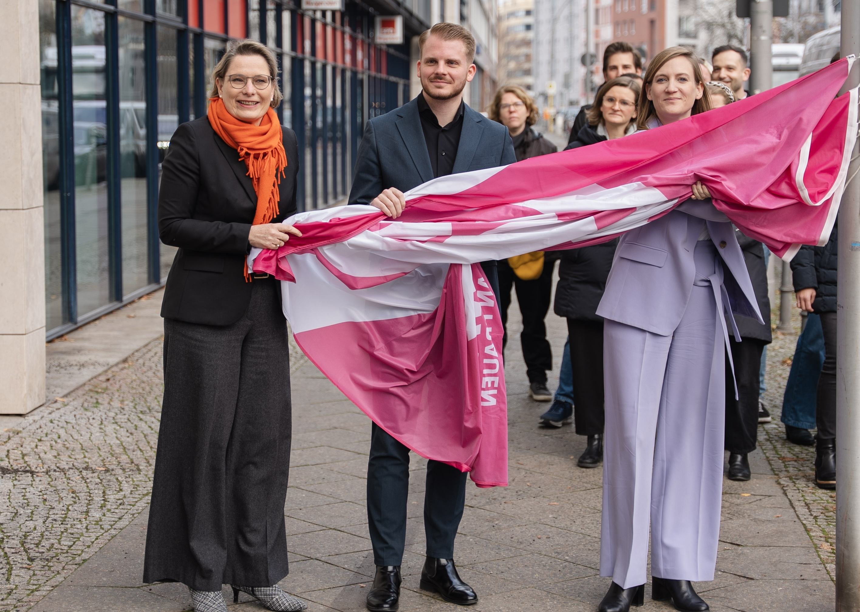 Bundesjustizministerin Stefanie Hubig, SPD-Generalsekretär Tim Klüssendorf, Bundestagsabgeornete Carmen Wegge