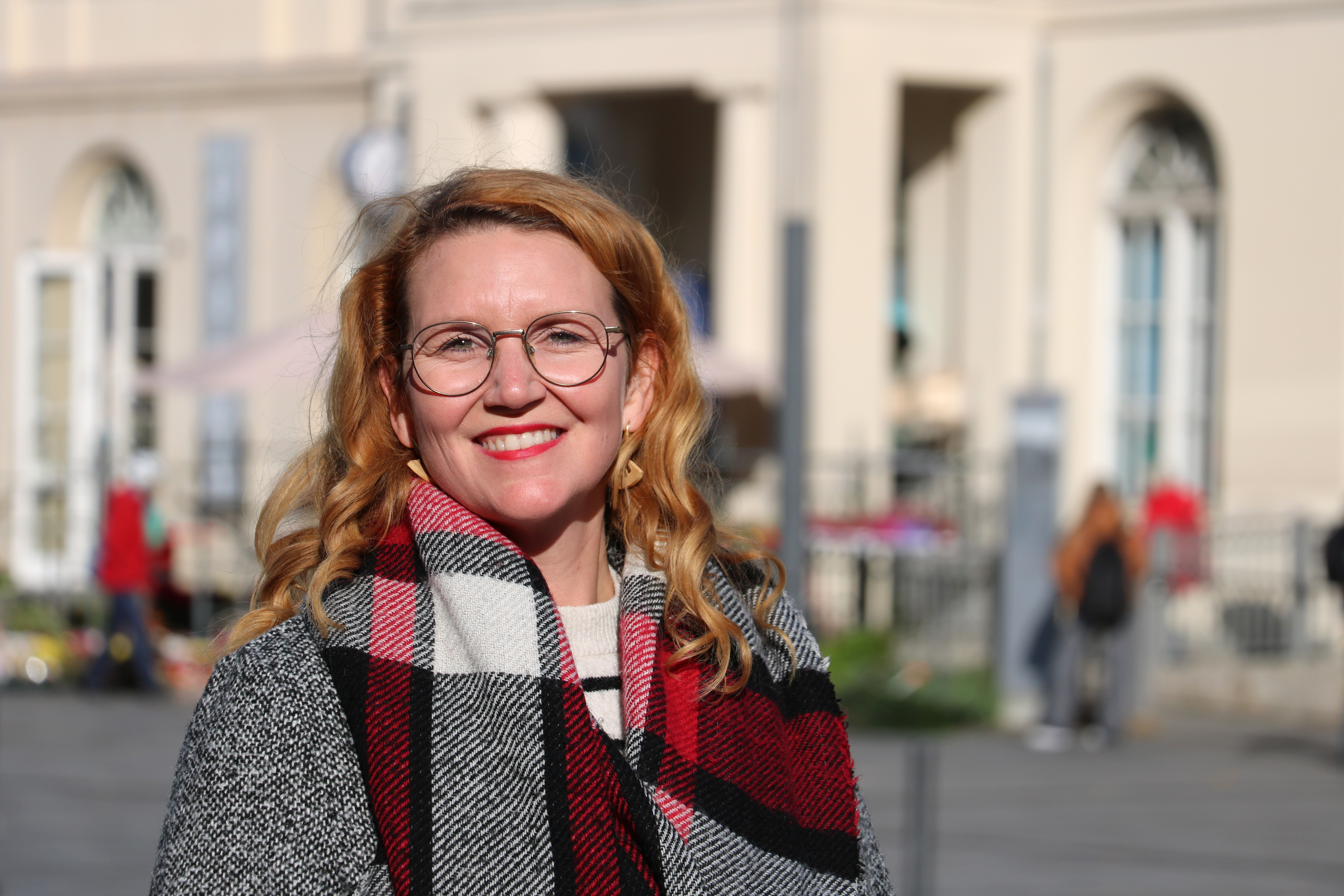 Von Platz 5 auf Platz 1: Jennifer Collin-Feeder (SPD) wurde in Oranienburg zur neuen Bürgermeisterin gewählt.