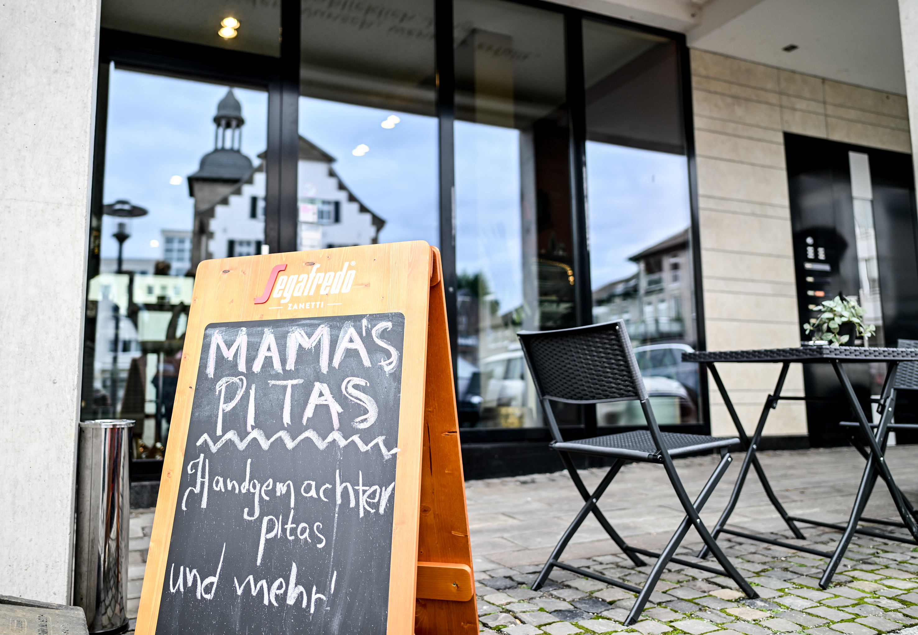 Ein Café in Essen: Wird es bald günstiger, auswärts zu essen?