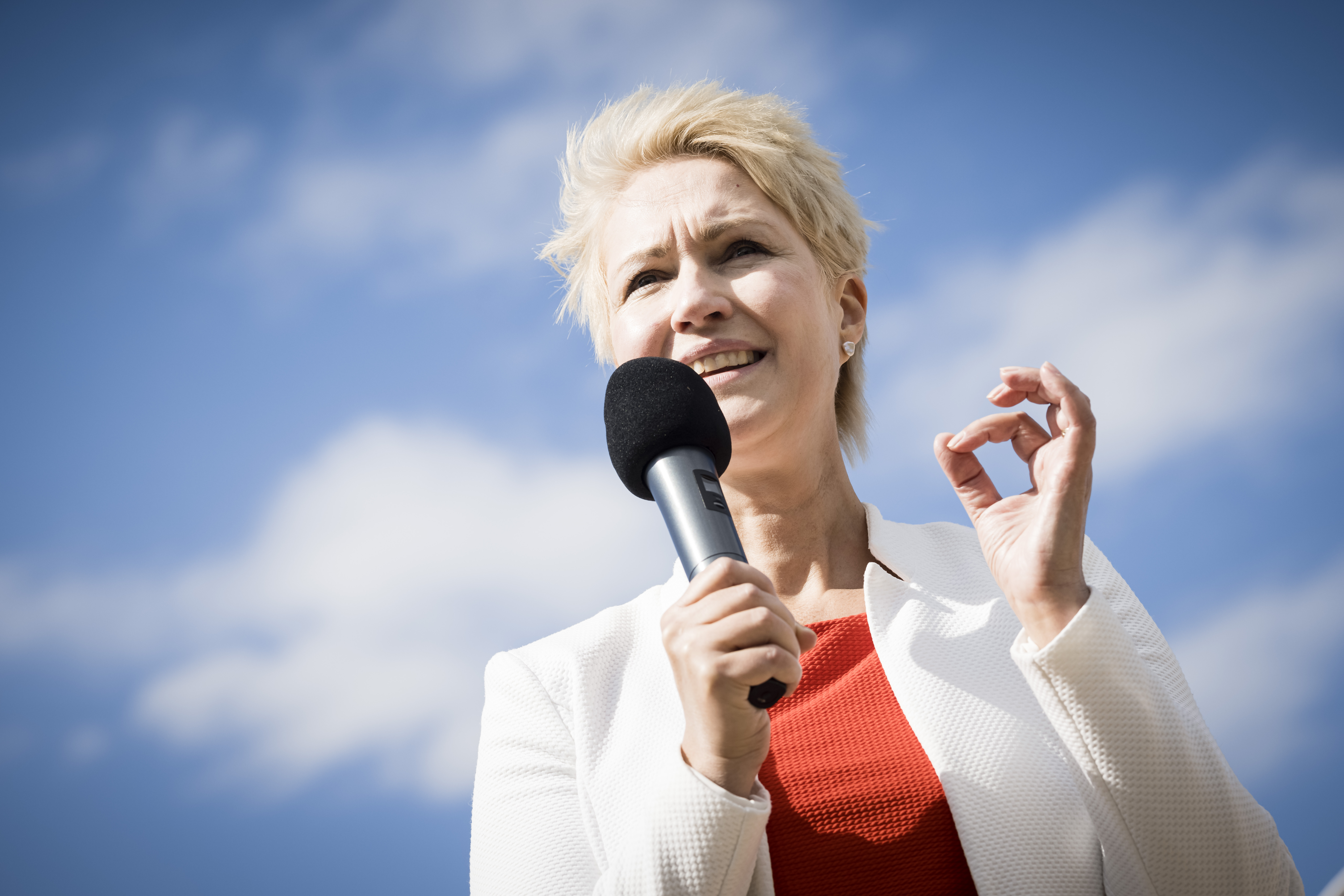 SPD-Ministerpräsidentin Manuela Schwesig hat am Montag den Koalitionsvertrag für eine künftige rot-rote Landesregierung in Mecklenburg-Vorpommern vorgestellt.