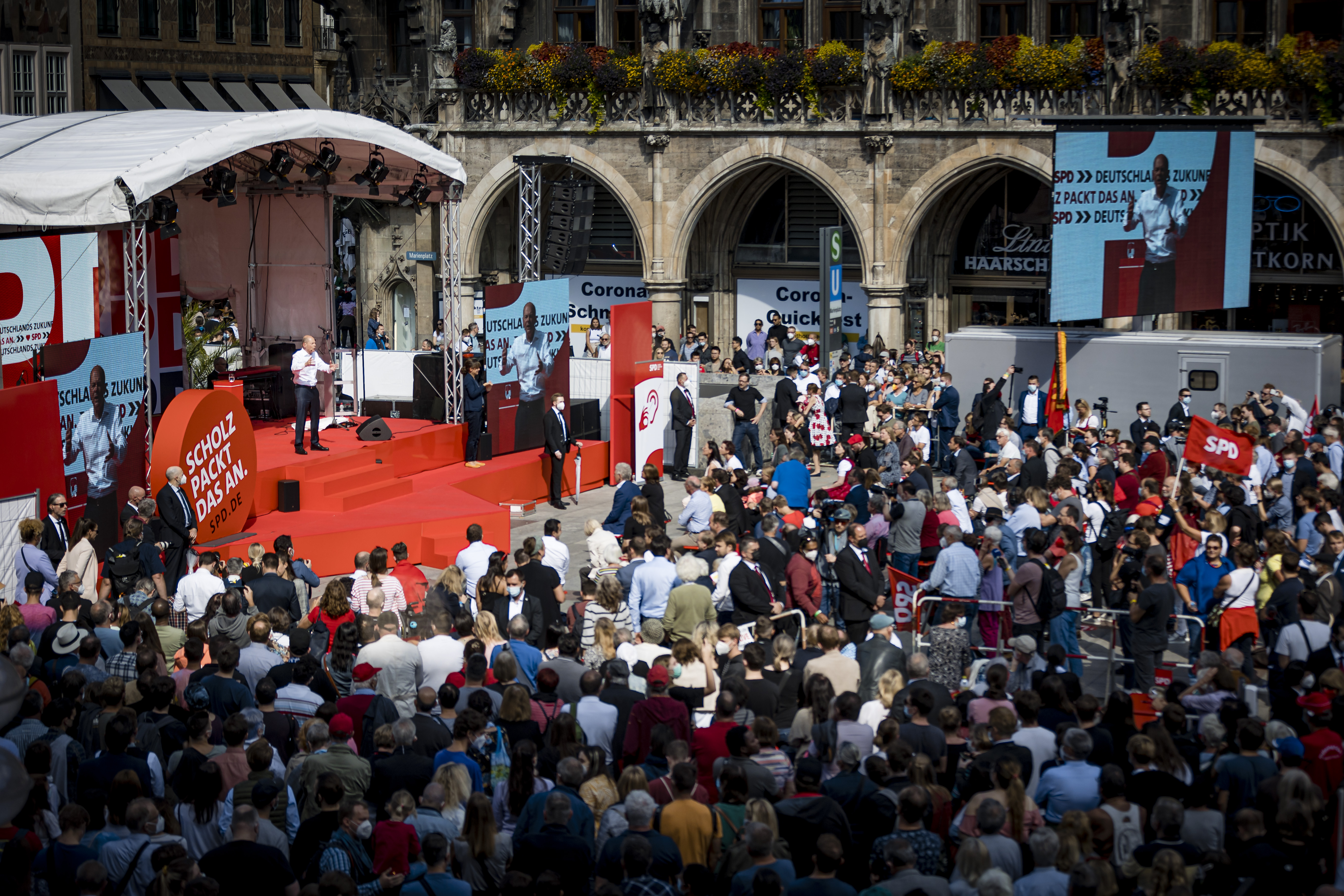 „Wir wollen, dass die Mieterinnen und Mieter nicht allein gelassen werden.“ SPD-Kanzlerkandidat Olaf Scholz stellte am Samstag in München seinen Fünf-Punkte-Plan für bezahbares Wohnen vor.