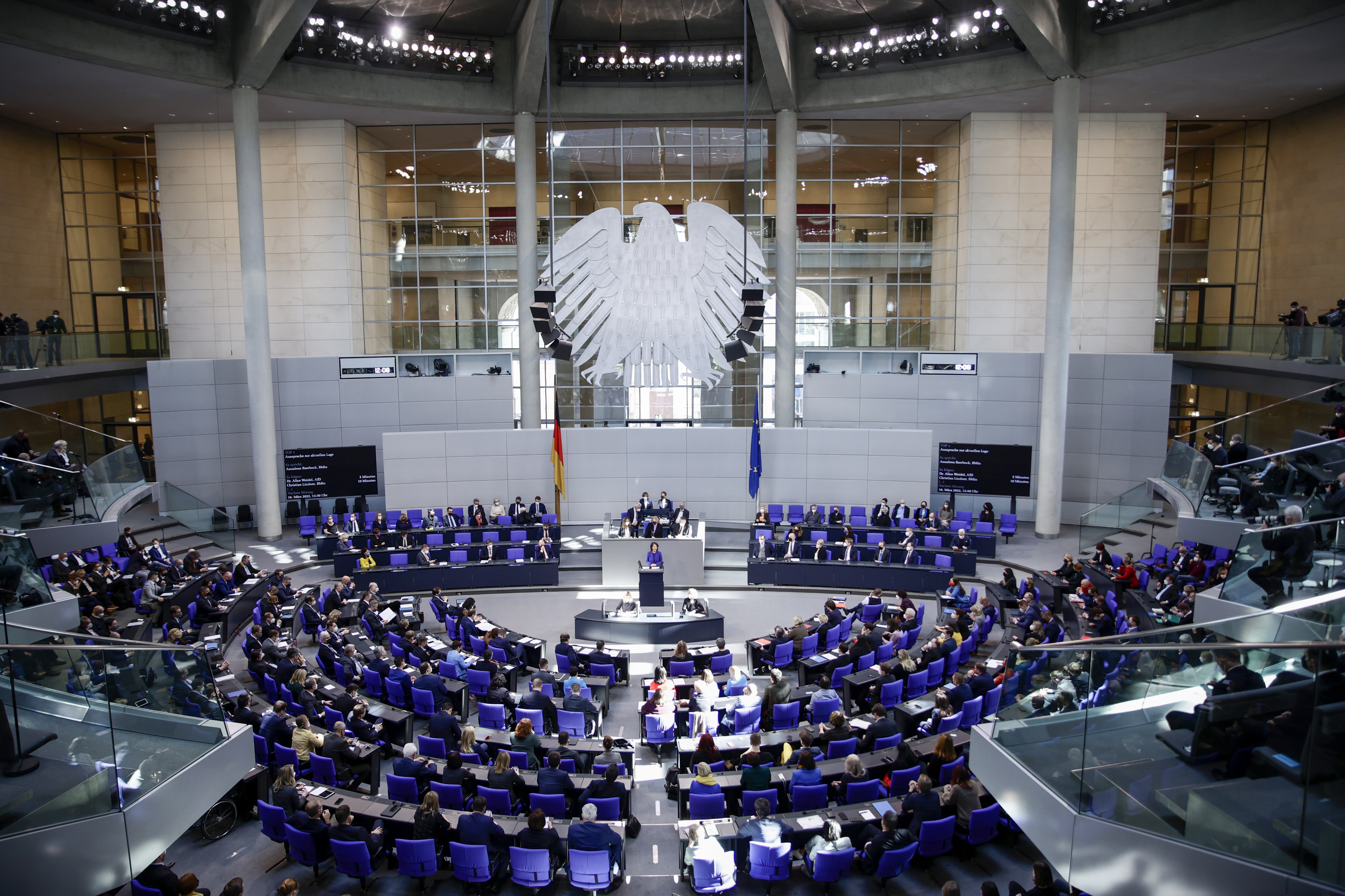 Der Bundestag kam am Sonntag aufgrund des Ukraine-Kriegs zu einer Sondersitzung zusammen.