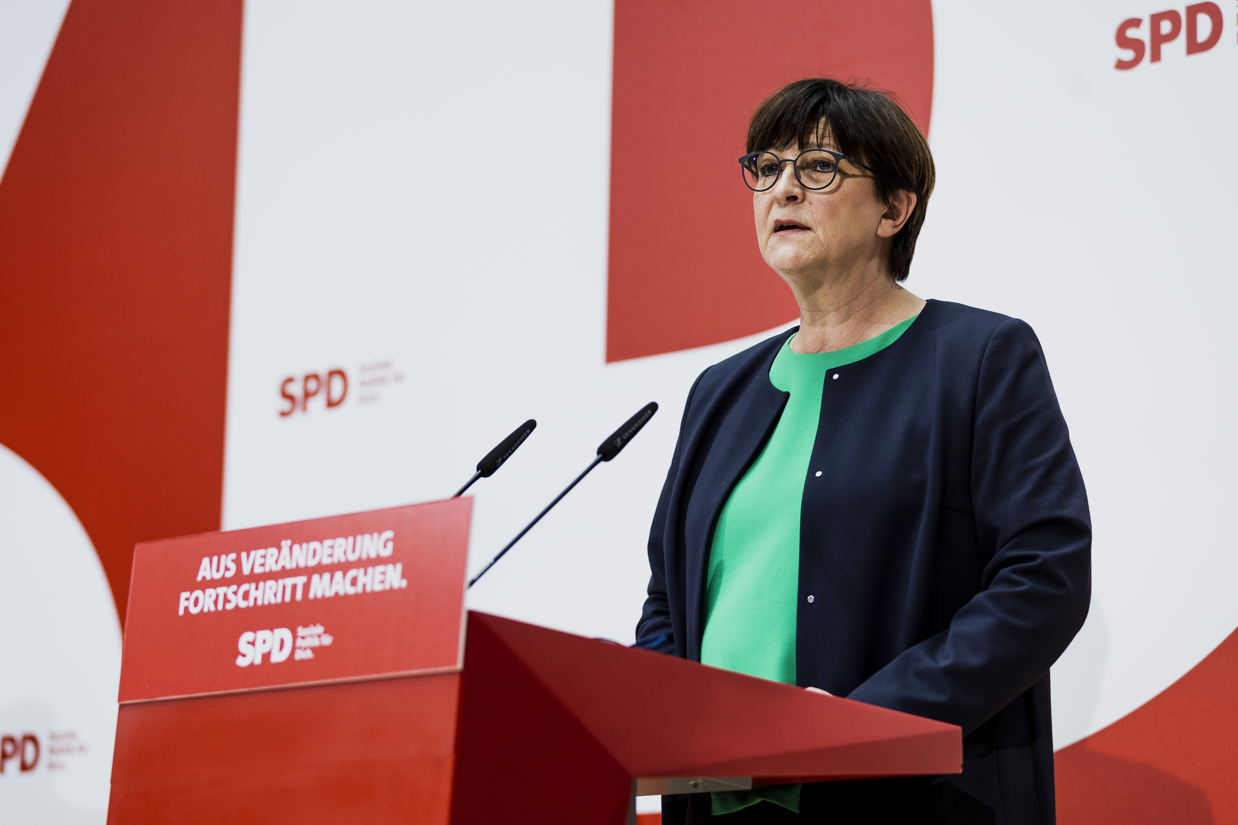 SPD-Chefin Saskia Esken fordert am 4. April 2022 nach den russischen Kriegsverbrechen in der Ukraine: „Die Täter müssen vor dem Internationalen Gerichtshof in Den Haag zur Verantwortung gezogen werden.“