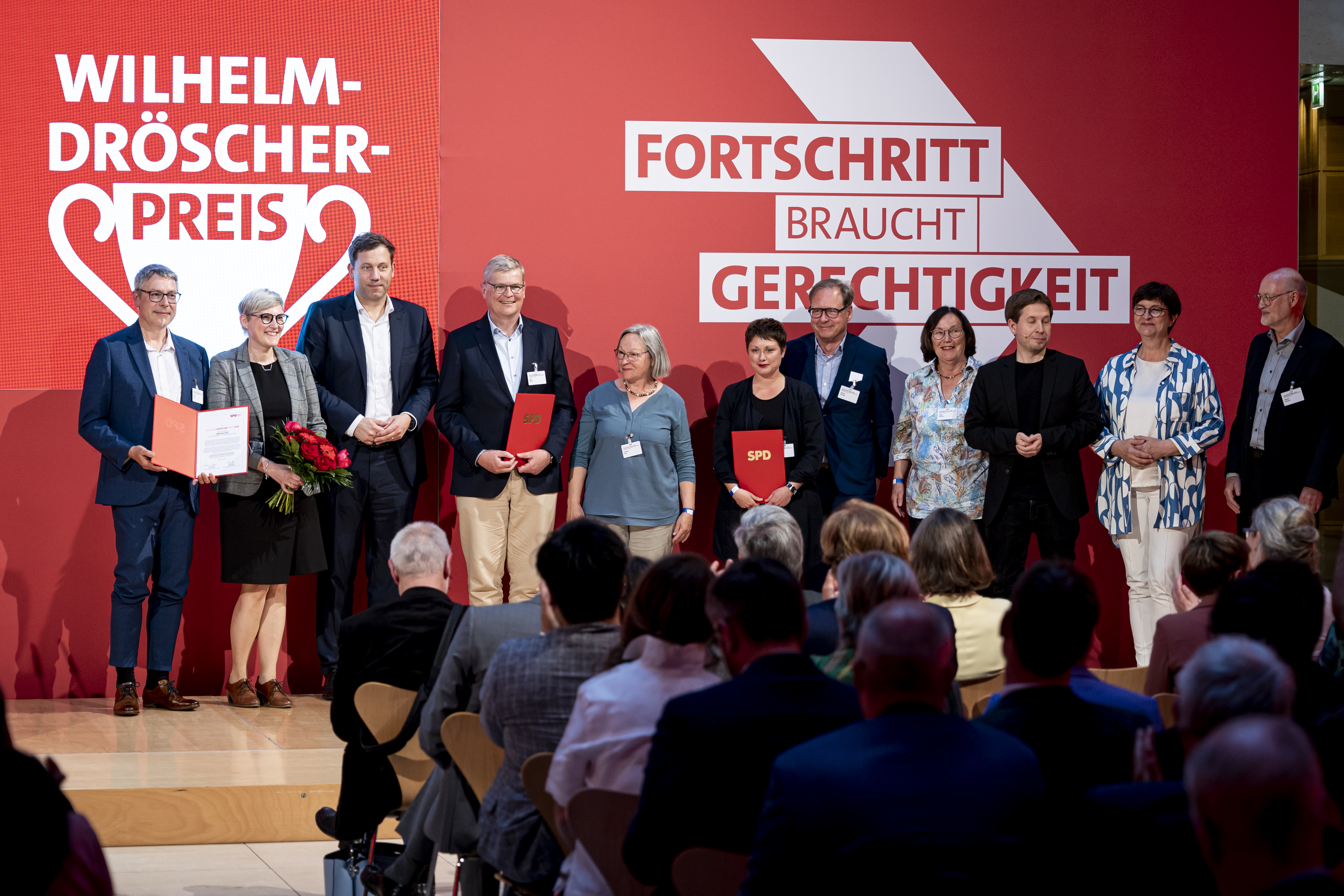 Drei Preise, drei sehr unterschiedliche Preisträger*innen: Die SPD hat den Regine-Hildebrandt-, den Wilhelm-Dröscher- und den Gustav-Heinemann-Bürgerpreis erstmals gemeinsam vergeben.