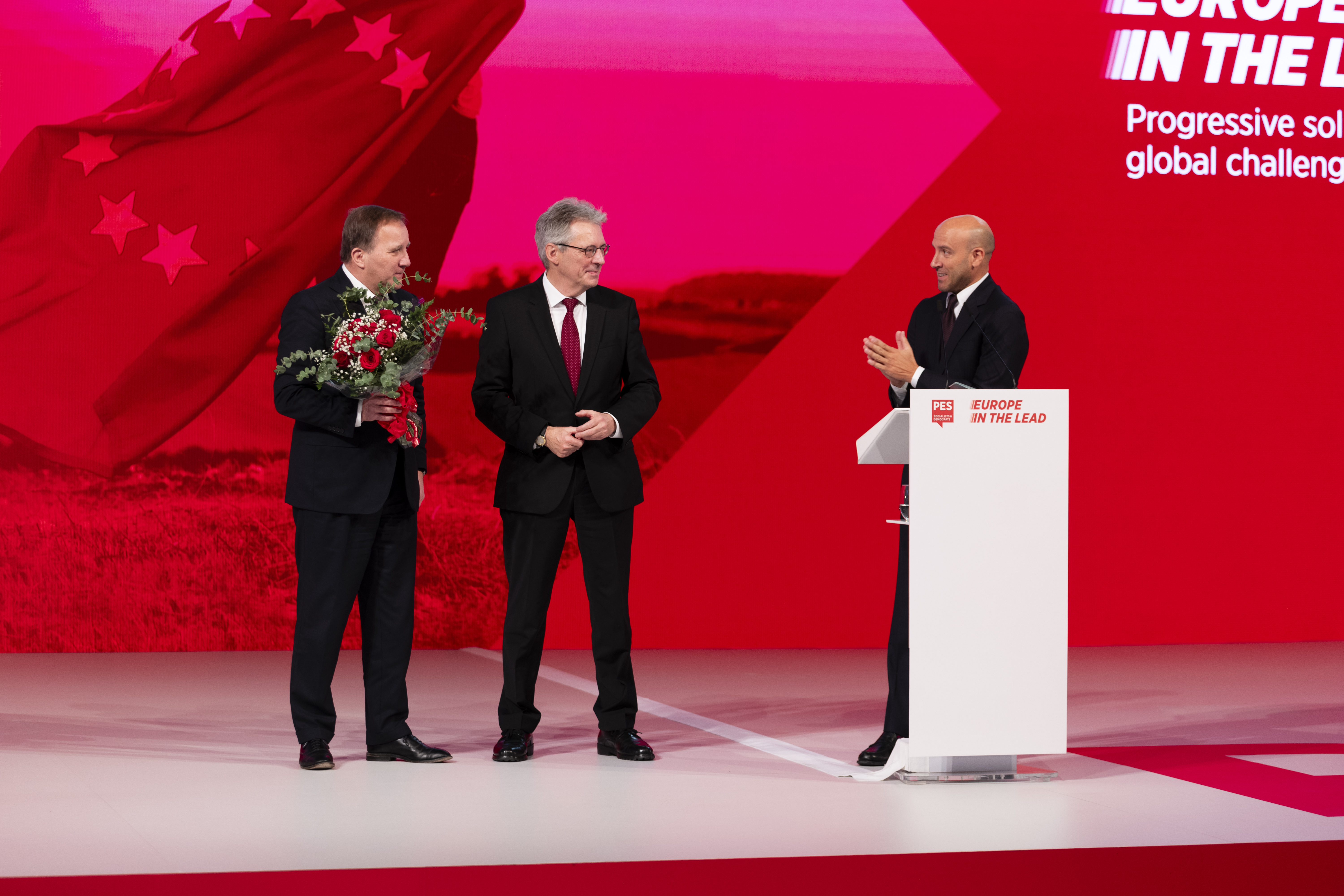 Abschied nach elf Jahren: Achim Post (m.) mit SPE-Chef Stefan Löfven (l.) und Nachfolger Giacomo Filibeck