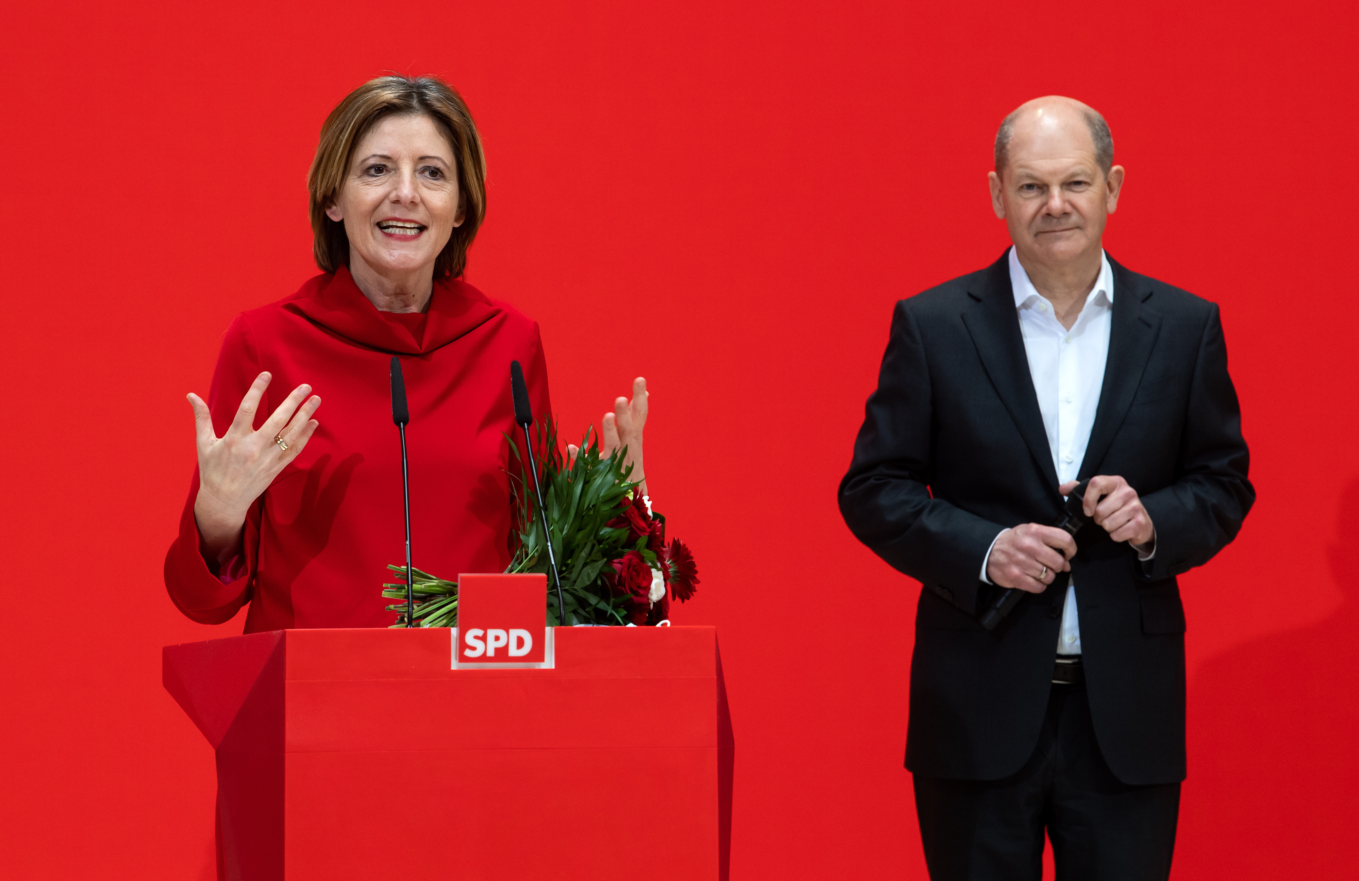Siegerlaune im Willy-Brandt-Haus: Ministerpräsidentin Malu Dreyer und SPD-Kanzlerkandidat Olaf Scholz am 15. März 2020.