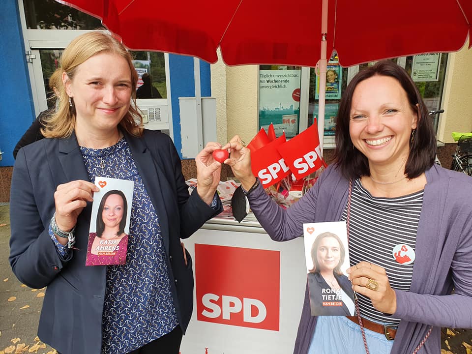 Nah bei dir: Katja Ahrens (r.) und Rona Tietje haben kreative Ideen in den Kommunalwahlkampf der SPD Pankow gebracht.
