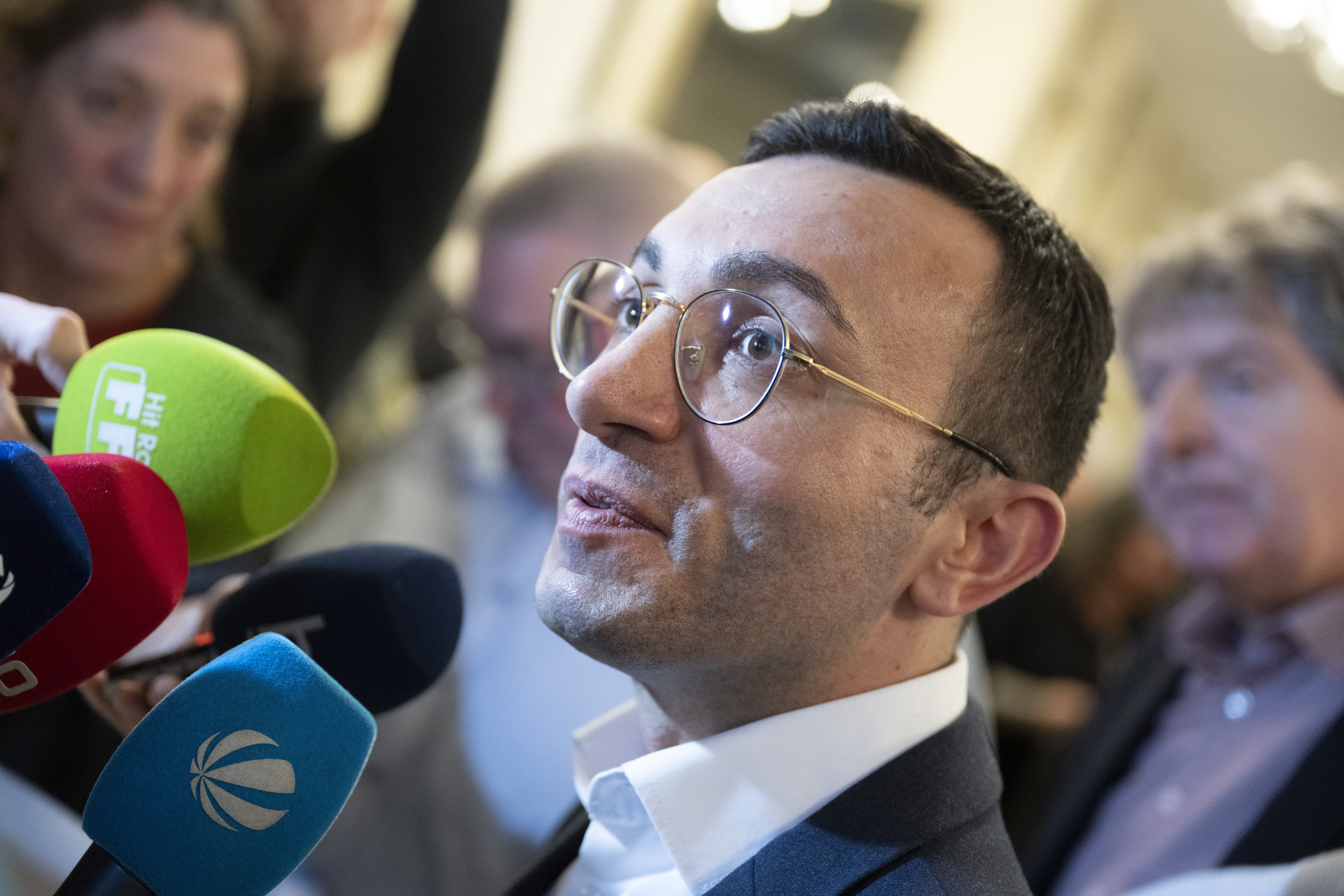 Nach dem Einzug in die Stichwahl ist Sozialdemokrat Mike Josef ein gefragter Gesprächspartner.