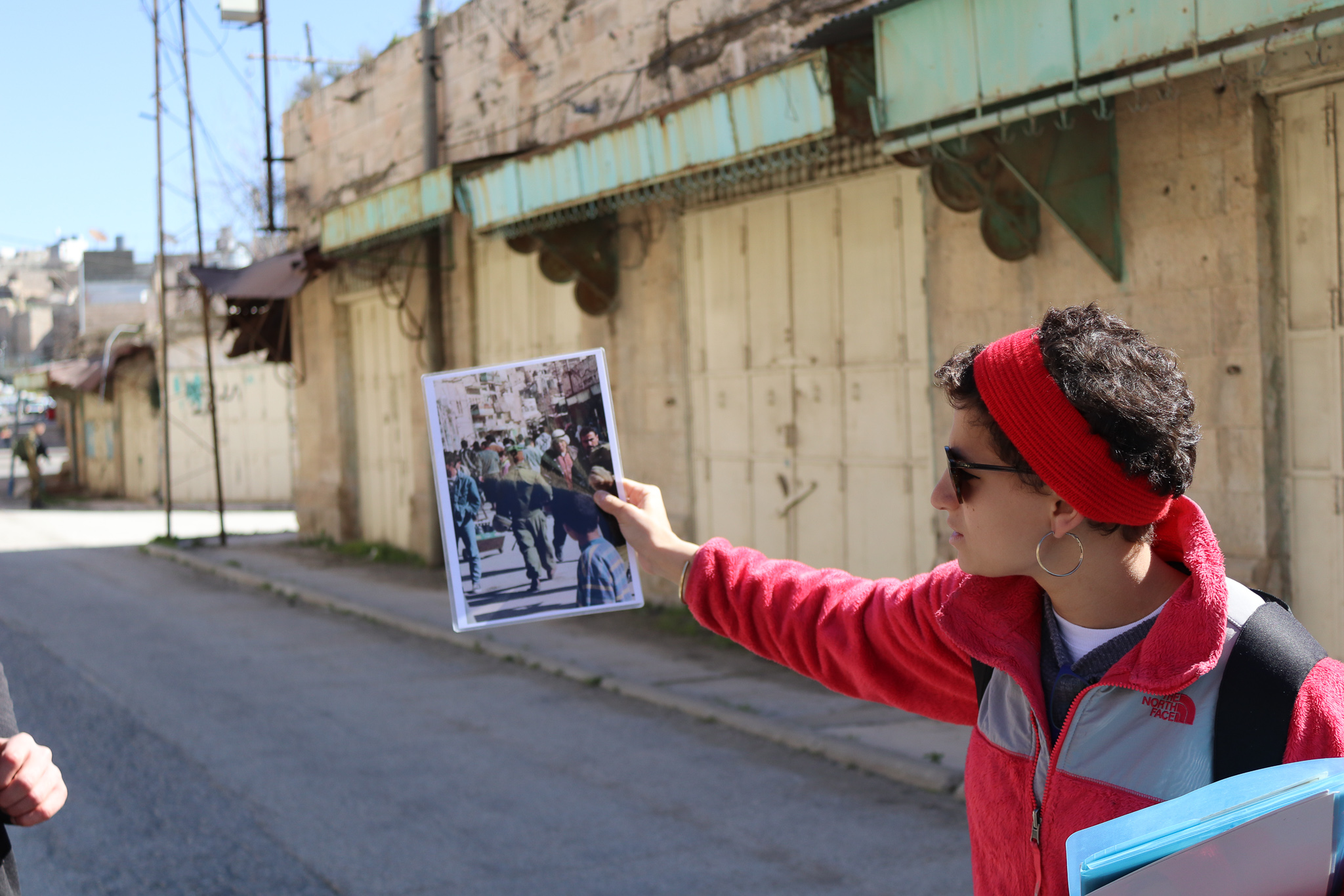 Die Initiative „Breaking the silence“ führt regelmäßig Gruppen durch die geteilte Stadt Hebron.