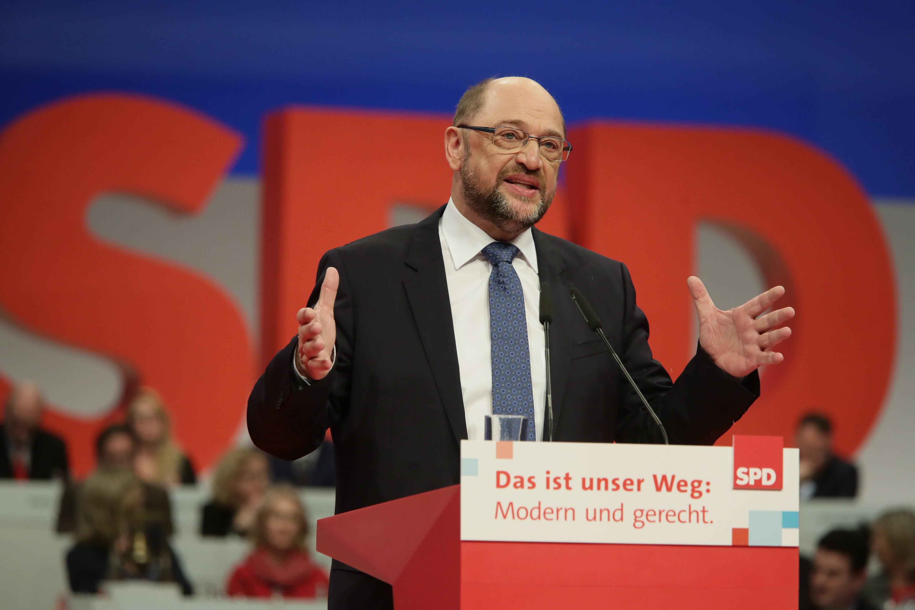 „Inhalte zuerst, kein Automatismus.“ Auf dem Bundesparteitag der SPD wirbt Parteichef Martin Schulz für ergebnisoffene Gespräche mit CDU und CSU über eine künftige Regierungsbildung.