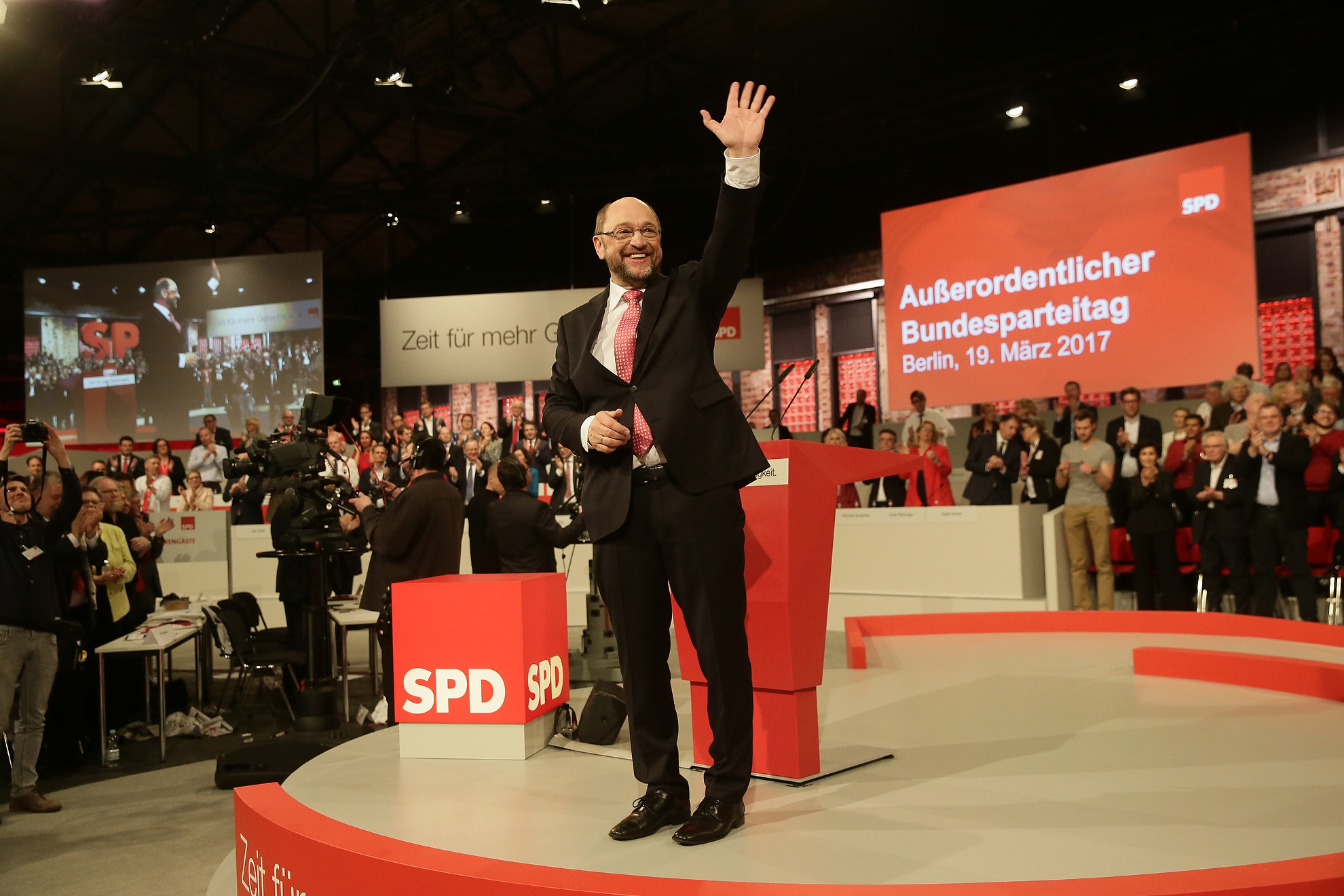 Ohne Gegenstimme und Enthaltung hat der SPD-Bundesparteitag in Berlin Martin Schulz zum neuen Vorsitzenden gewählt.