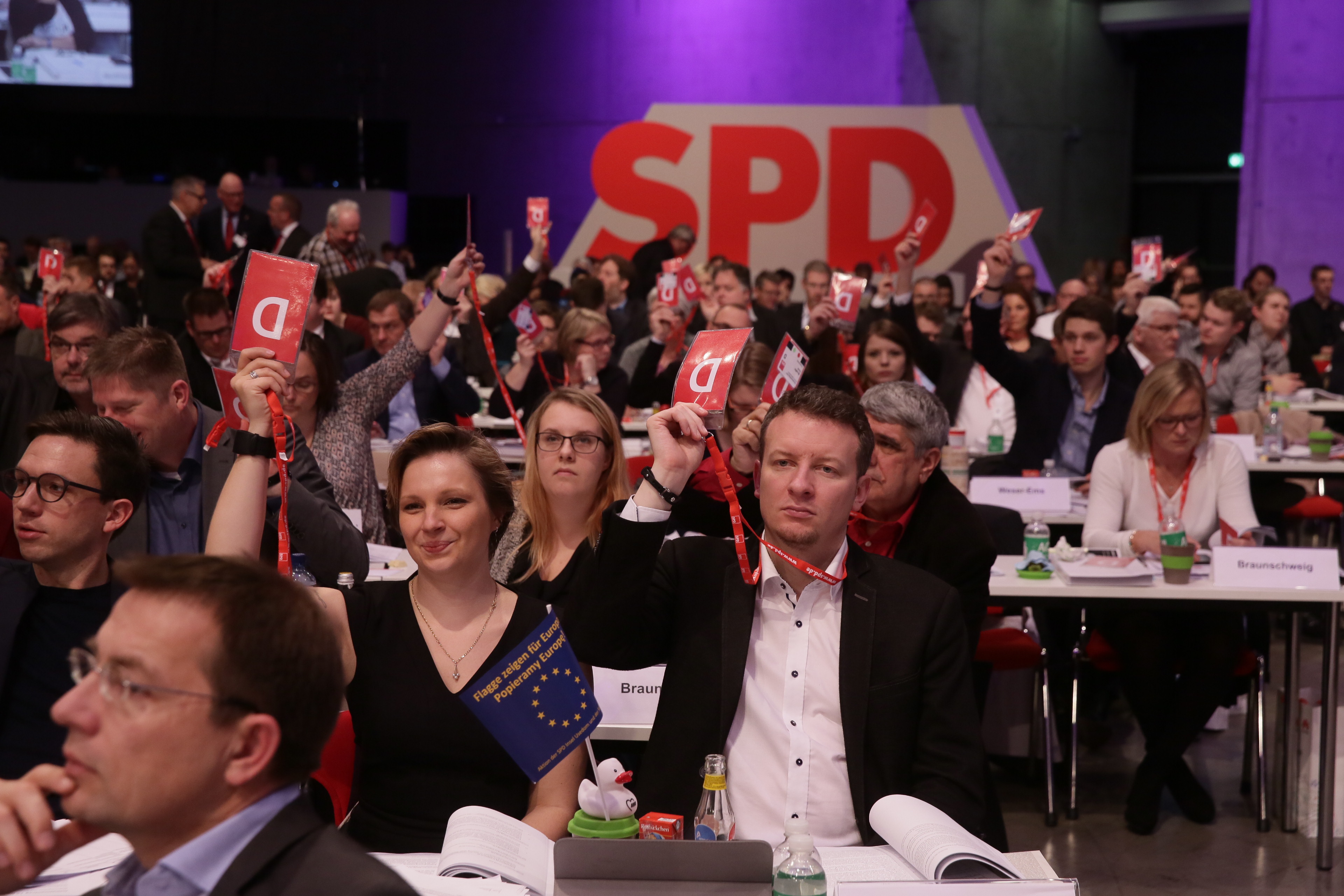 Beginn des Wegs zu einer neuen Partei: Die Delegierten des SPD-Bundesparteitags haben den Leitantrag „Die #SPDerneuern“ beschlossen.