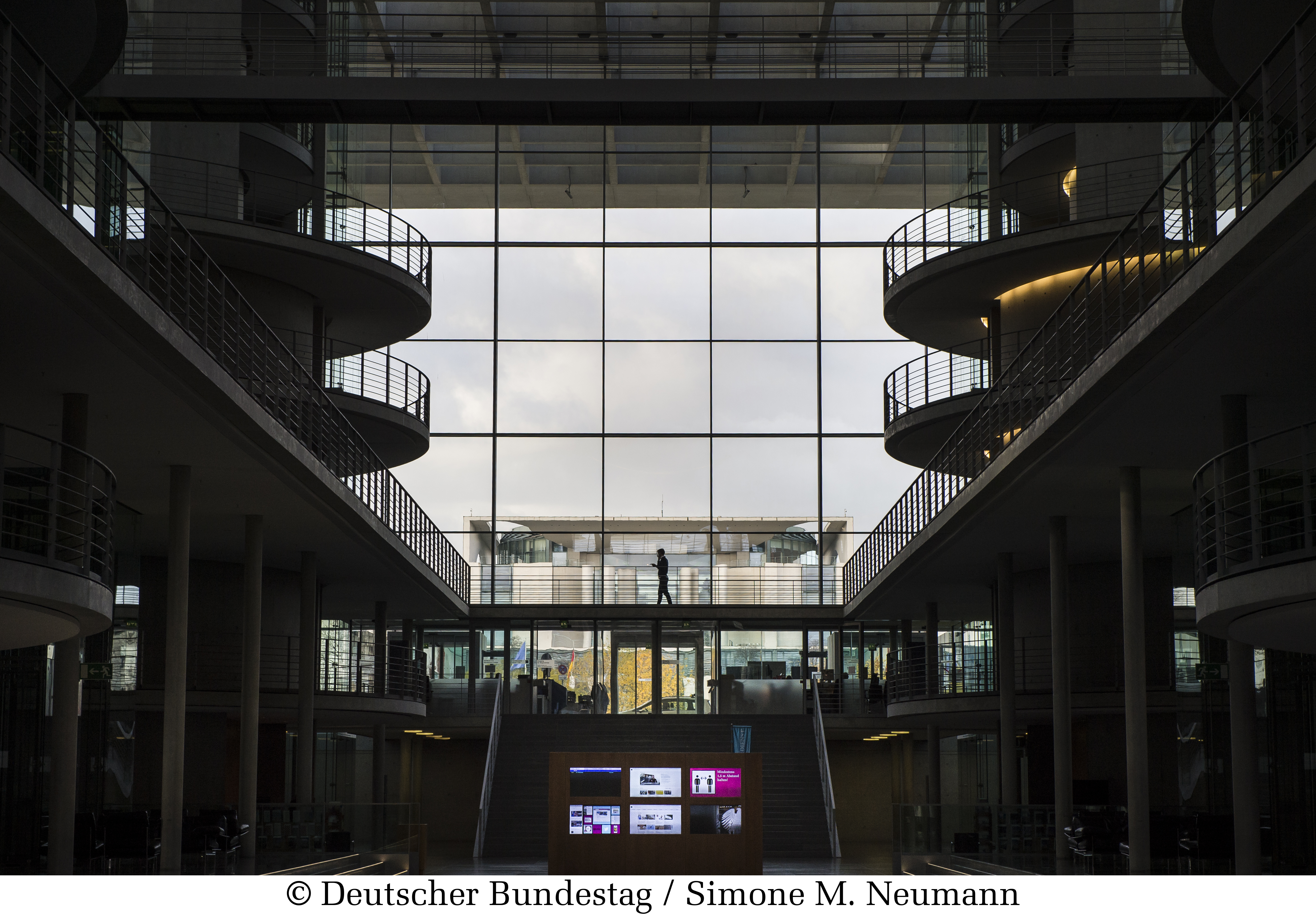 Im Paul-Löbe-Haus sind viele Abgeordnete mit ihren Bundestags-Büros untergebracht – doch wer welche Räume bekommt, darüber verhandeln die Fraktionen noch.