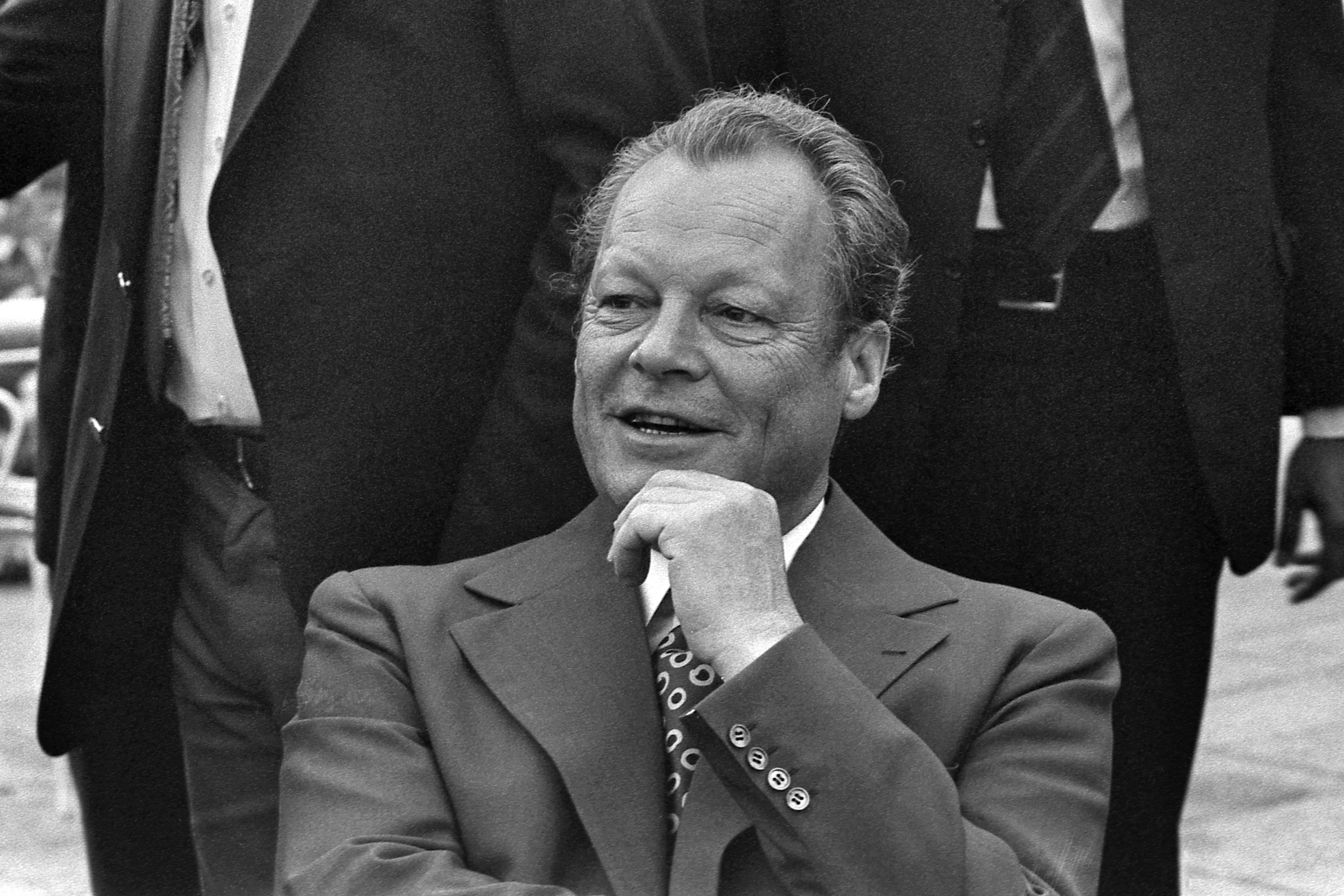Wahl vor 50 Jahren: So wie Willy Brandt Deutschland nach außen neu positionierte, hat er auch im Inneren durch eine klare und mutige Reformpolitik die Gesellschaft und das Land modernisiert, schreibt Gerhard Schröder.