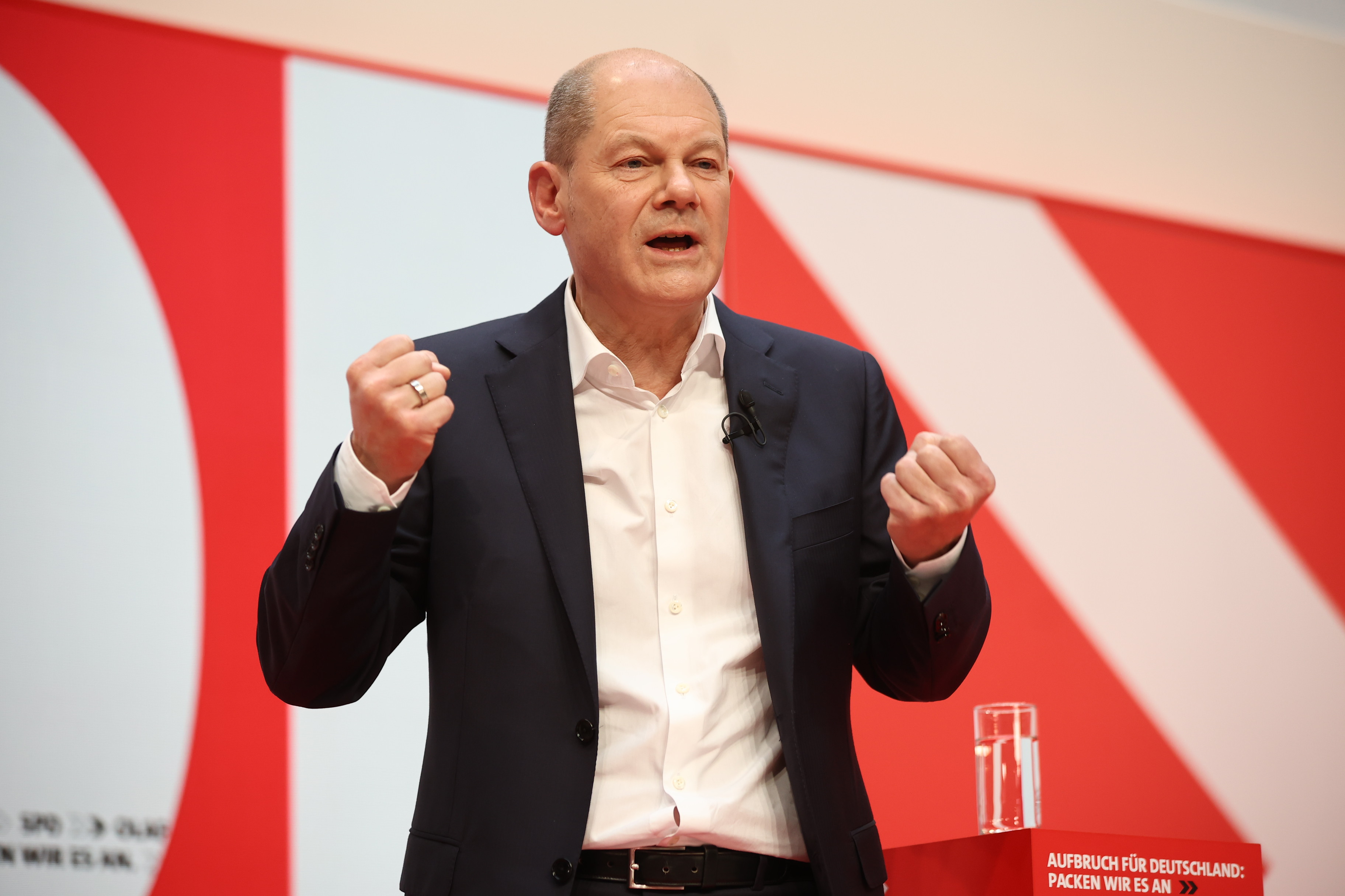Wirbt auf dem außerordentlichen Parteitag energisch für den Koalitionsvertrag: Olaf Scholz.