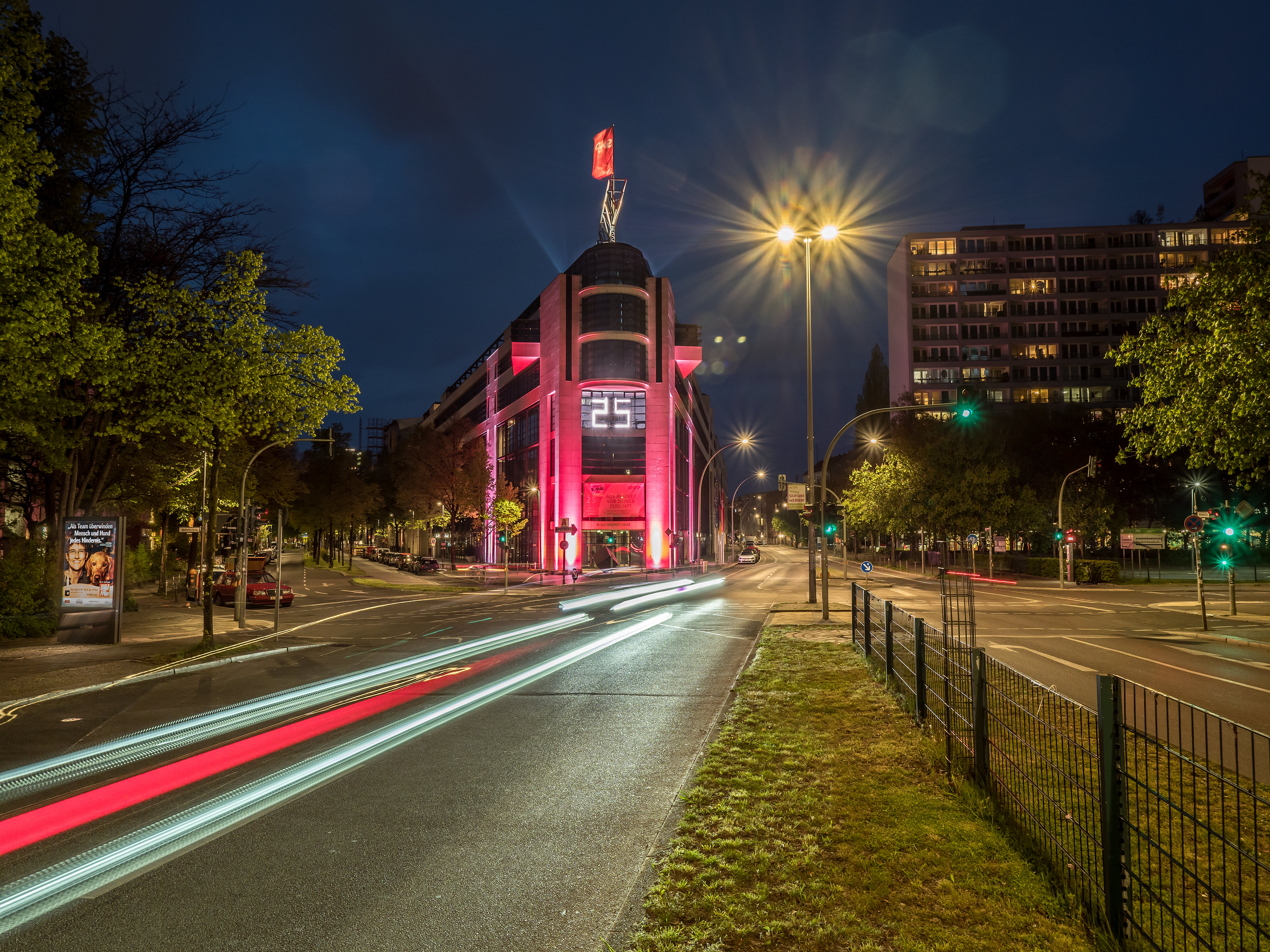 Auch ein Ort der Kunst: Seit der Eröffnung vor 25 Jahren wurden 300 Kunstausstellungen im Berliner Willy-Brandt-Haus gezeigt.