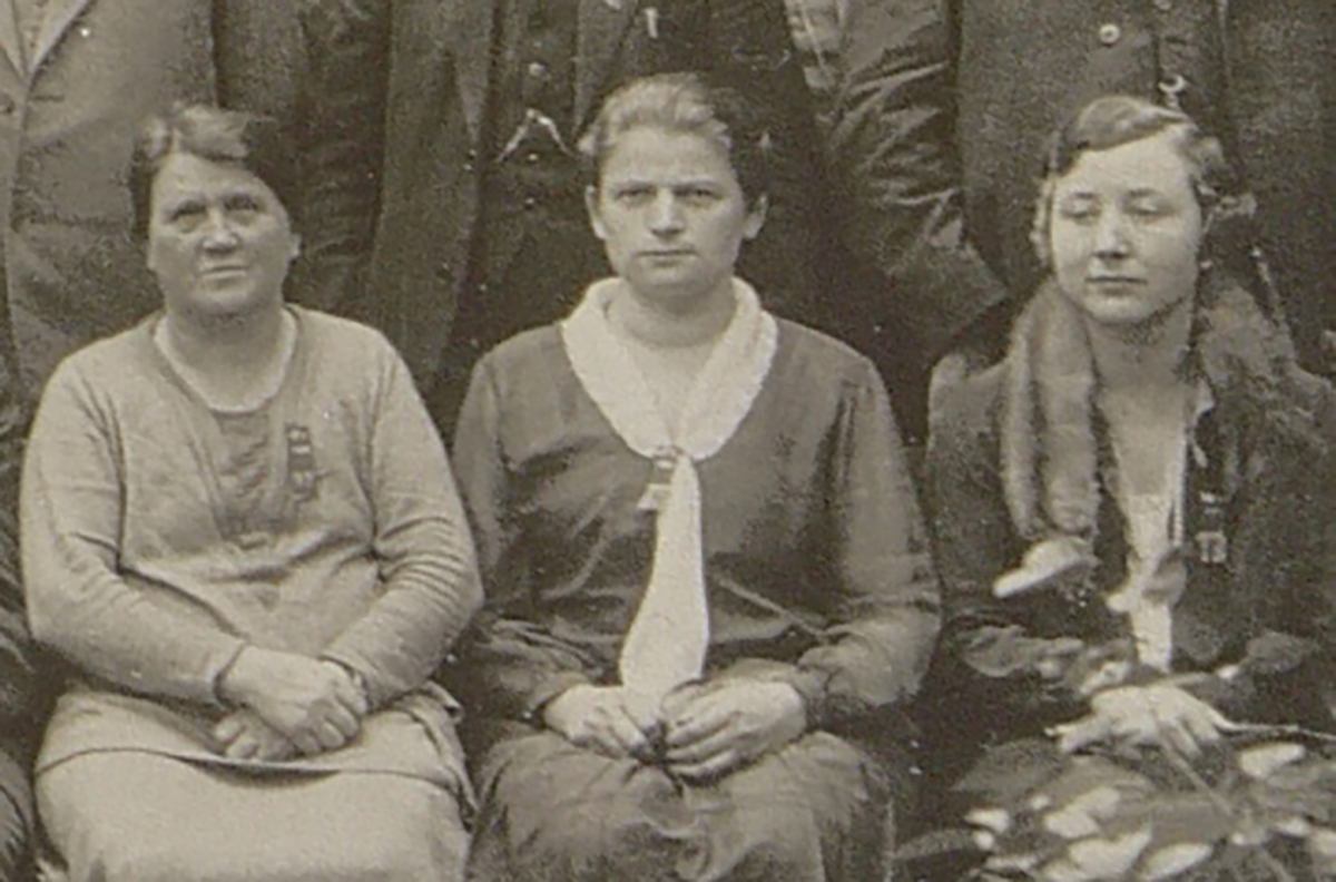 Kämpferin für Frauenrechte: Anna Zammert (Mitte)