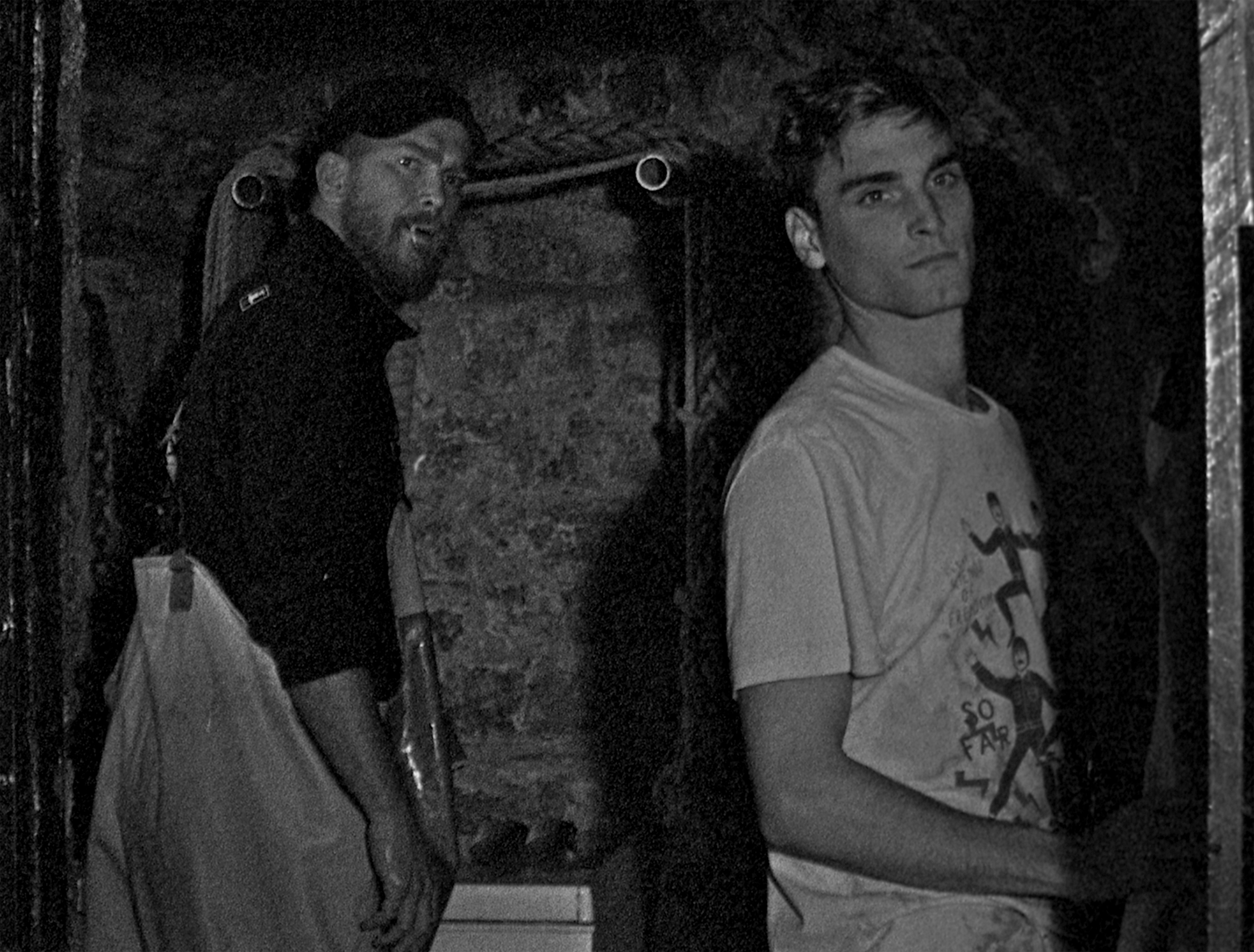 Sollen verdrängt werden: Martin (Edward Rowe) und Neil (Isaac Woodwine) sind mächtig unter Druck.