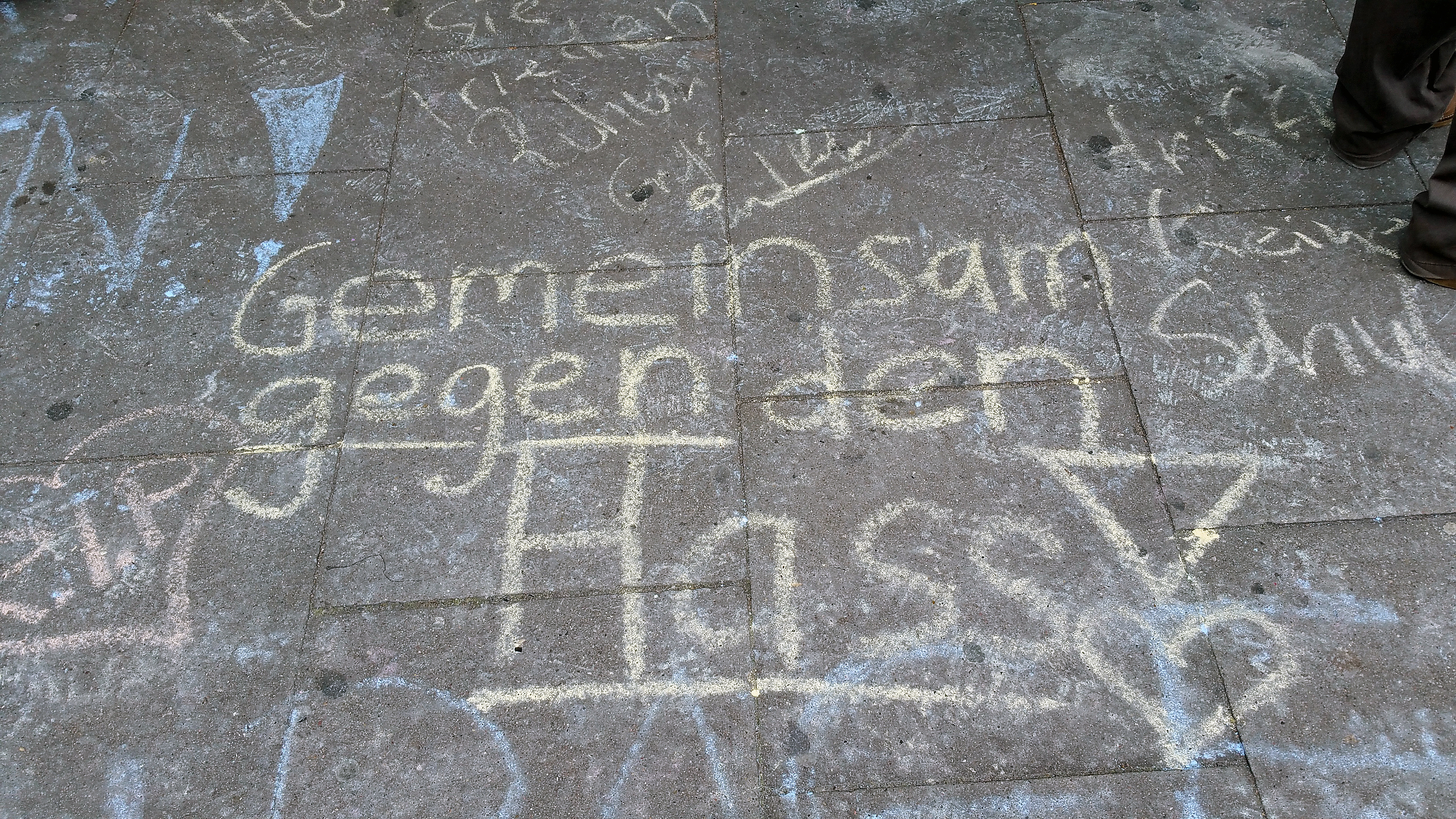 Nach der Messerattacke in einem Supermarkt rückt der Hamburger Stadtteil Barmbek zusammen.