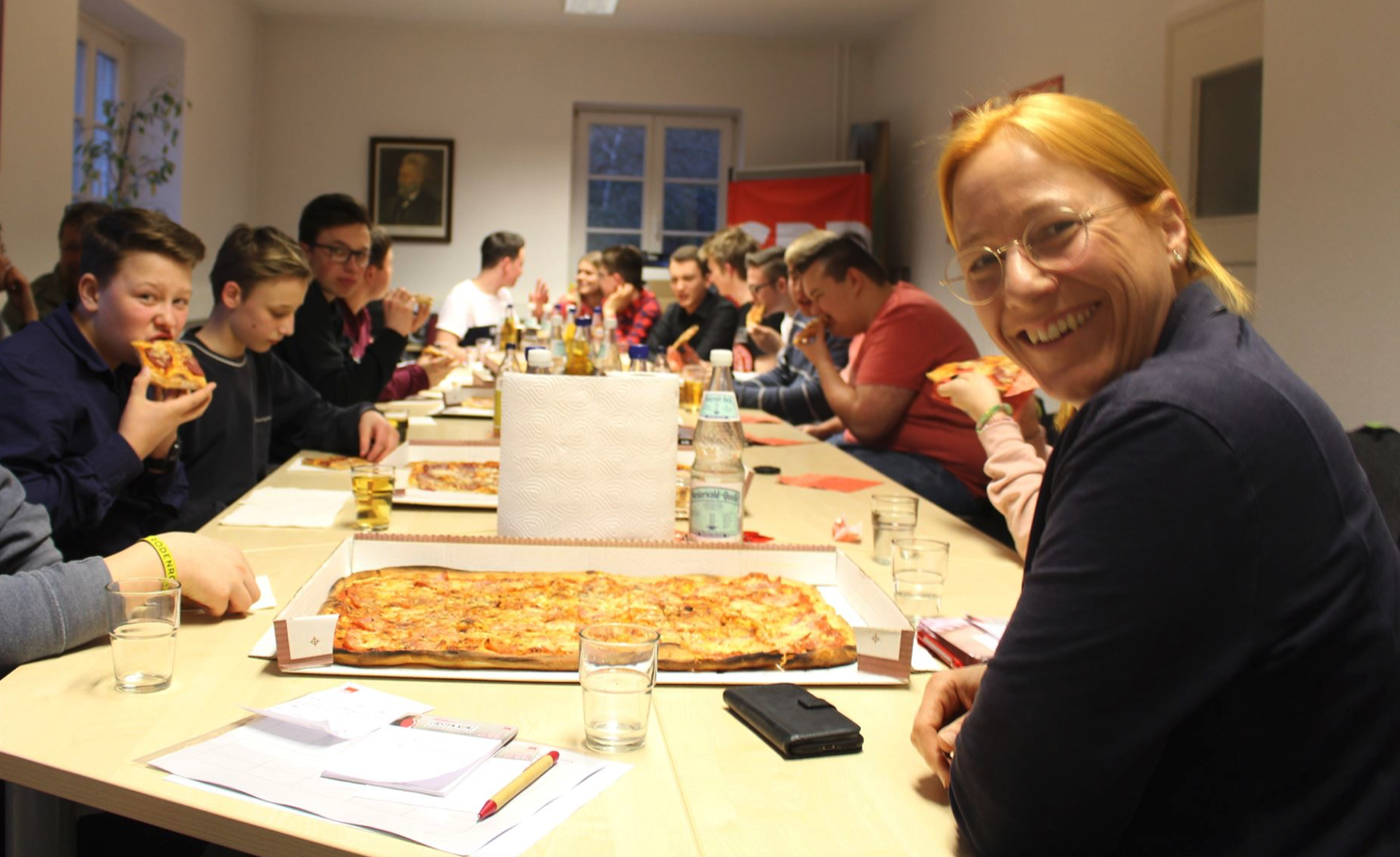 Politik geht durch den Magen: Im vergangenen Jahr hat auch die inzwischen stellvertretende Vorsitzende der SPD-Bundestagsfraktion Dagmar Schmidt bei „Pizza und Politik“ mitgemacht.