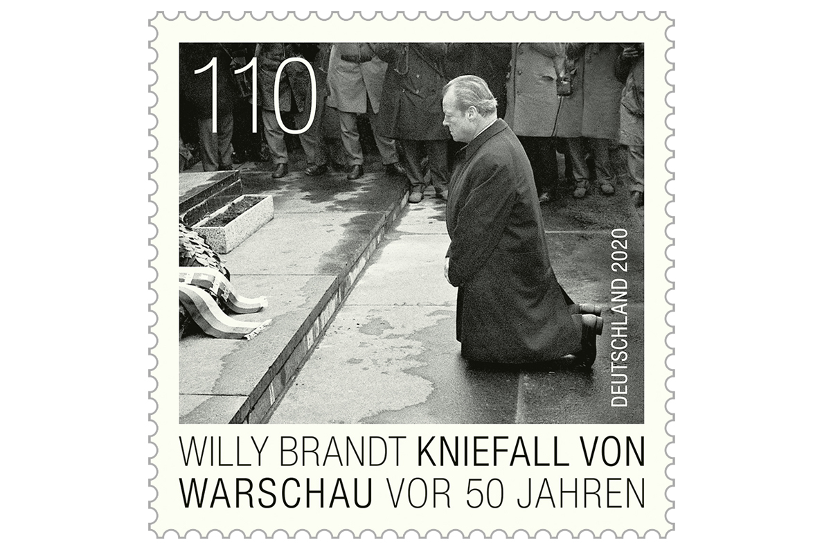 Erinnerung an eine Geste, die vieles veränderte: Zum 50. Jahrestag des Kniefalls von Willy Brandt gibt die Post eine Sonderbriefmarke heraus.