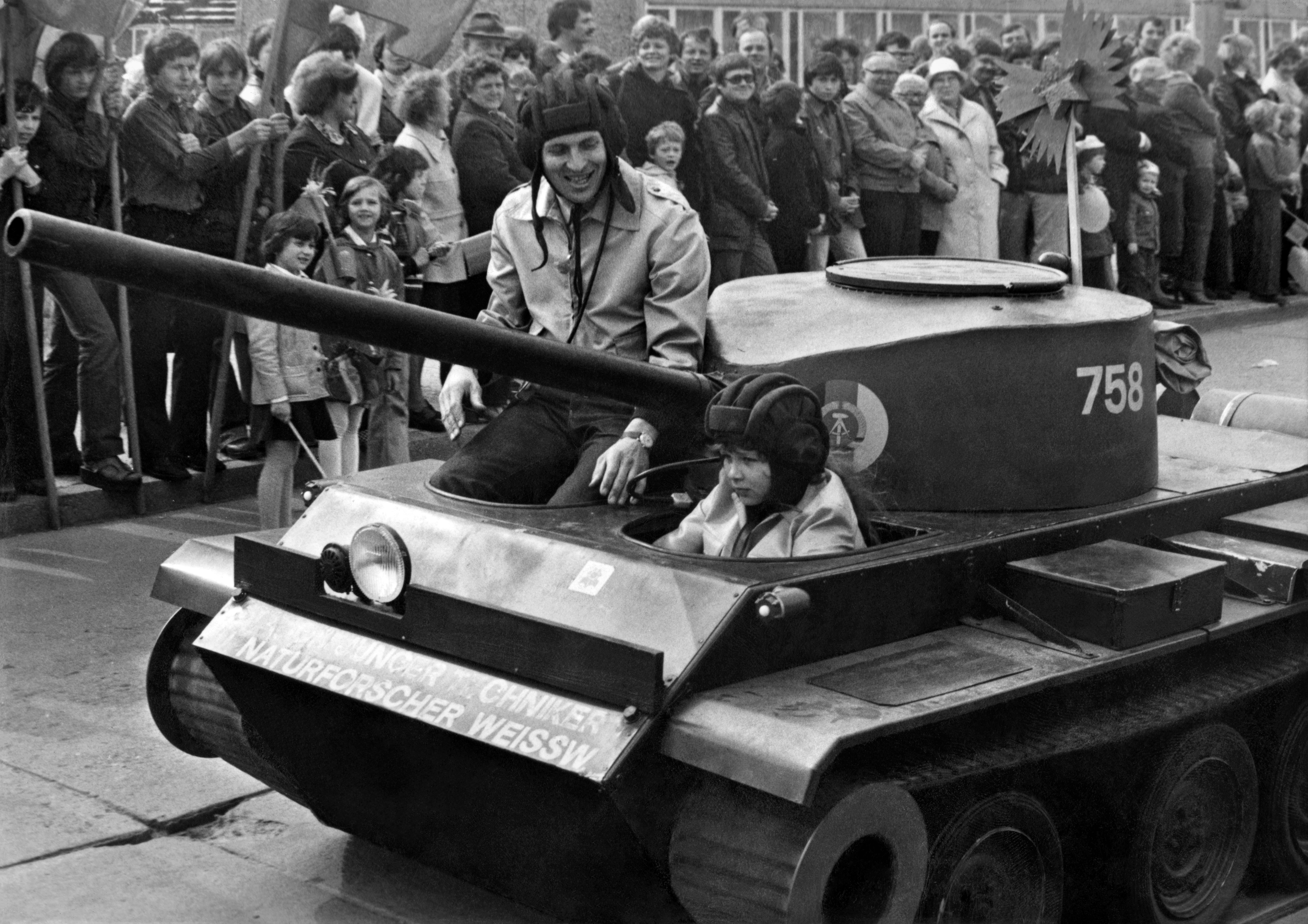 Der Kinderpanzer aus den 1970er Jahren der „Station junge Techniker und Naturforscher, Weißwasser“ kommt bei Paraden zum Einsatz.